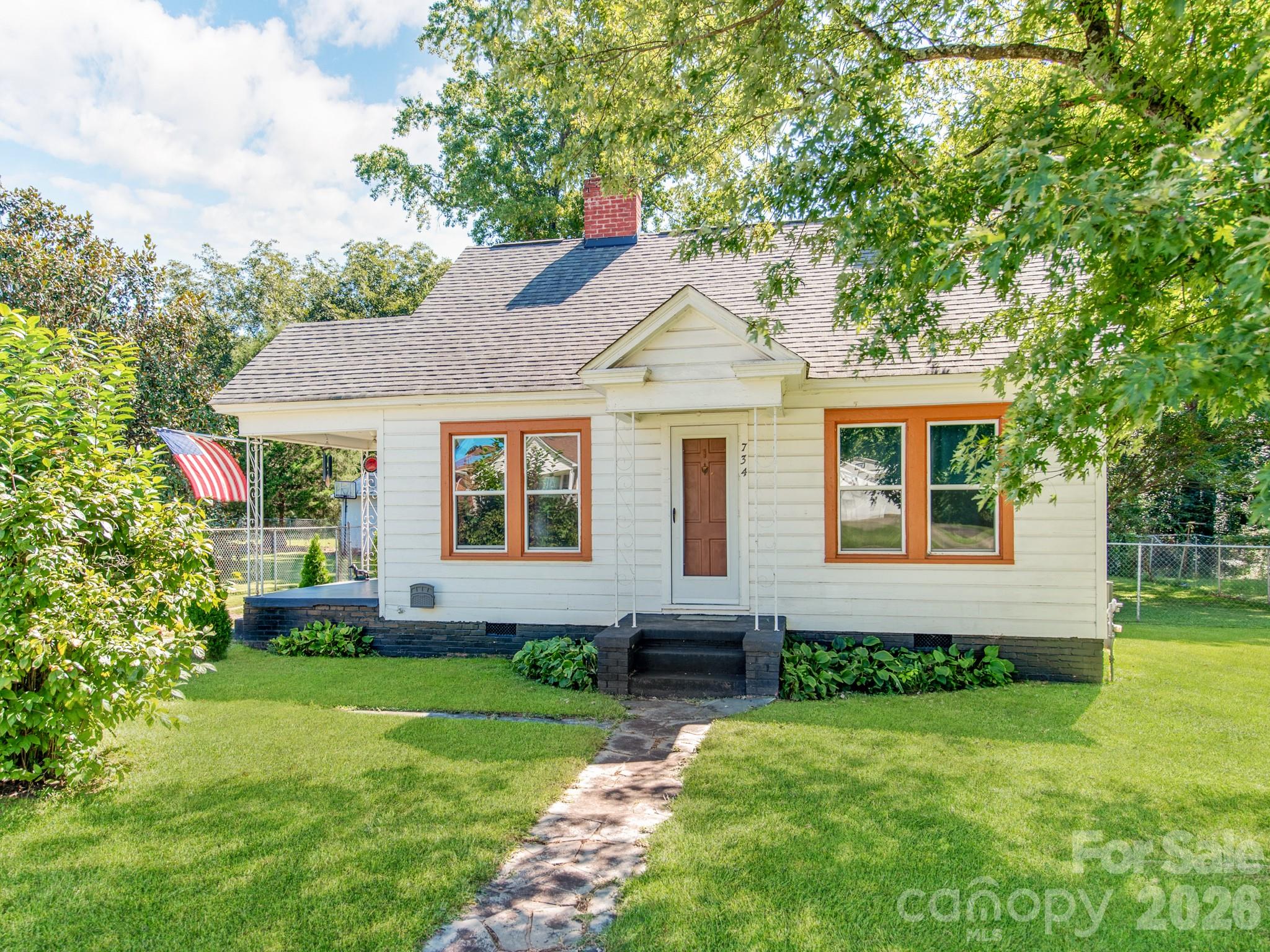 Single Family Residence at 734 Tanglewood Drive, Salisbury, photo 3 of 26