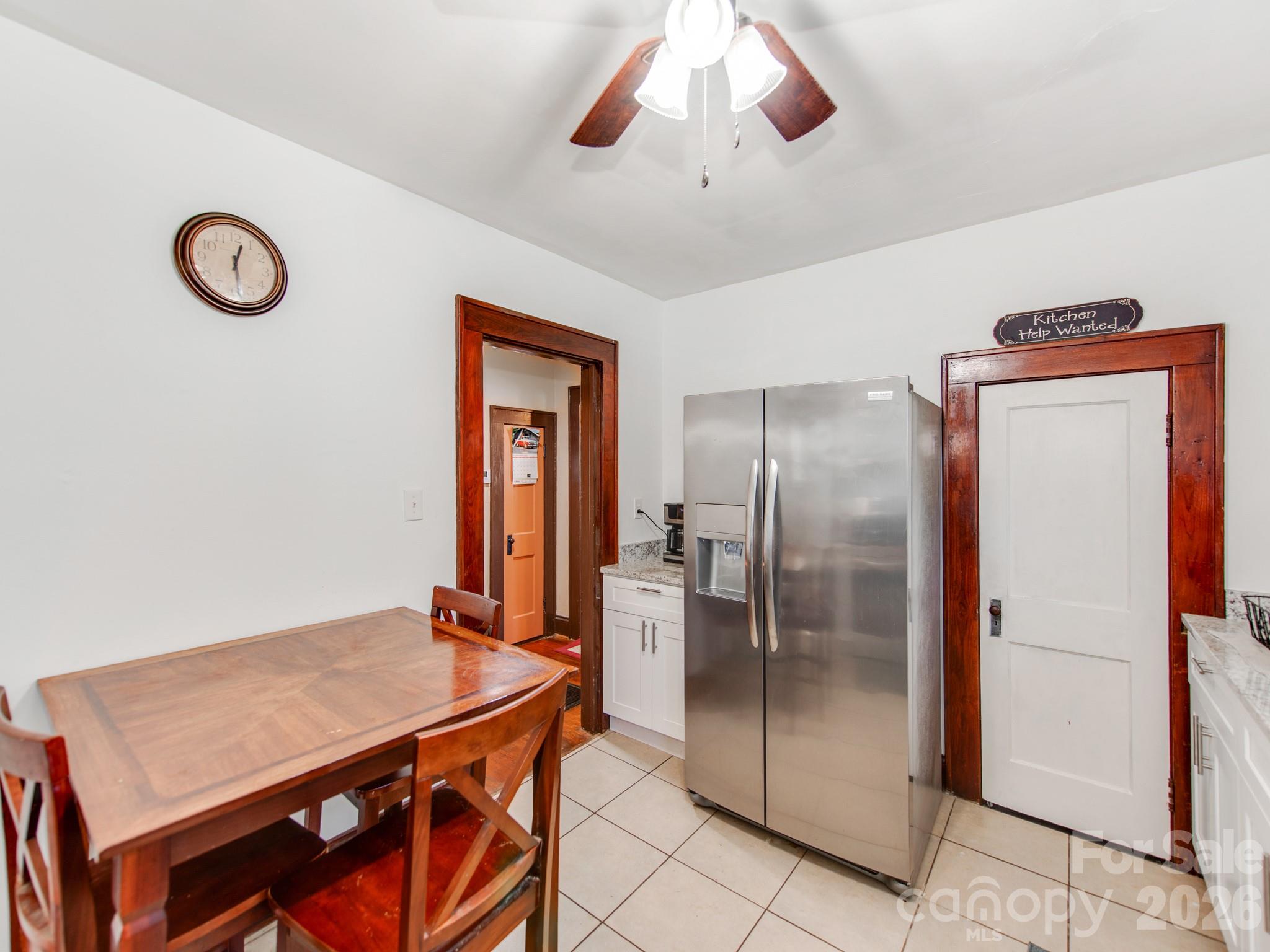 Single Family Residence at 734 Tanglewood Drive, Salisbury, photo 13 of 26