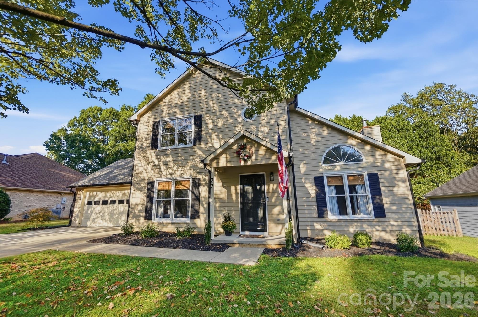 Single Family Residence at 127 Sea Island Boulevard, Fort Mill, photo 2 of 39