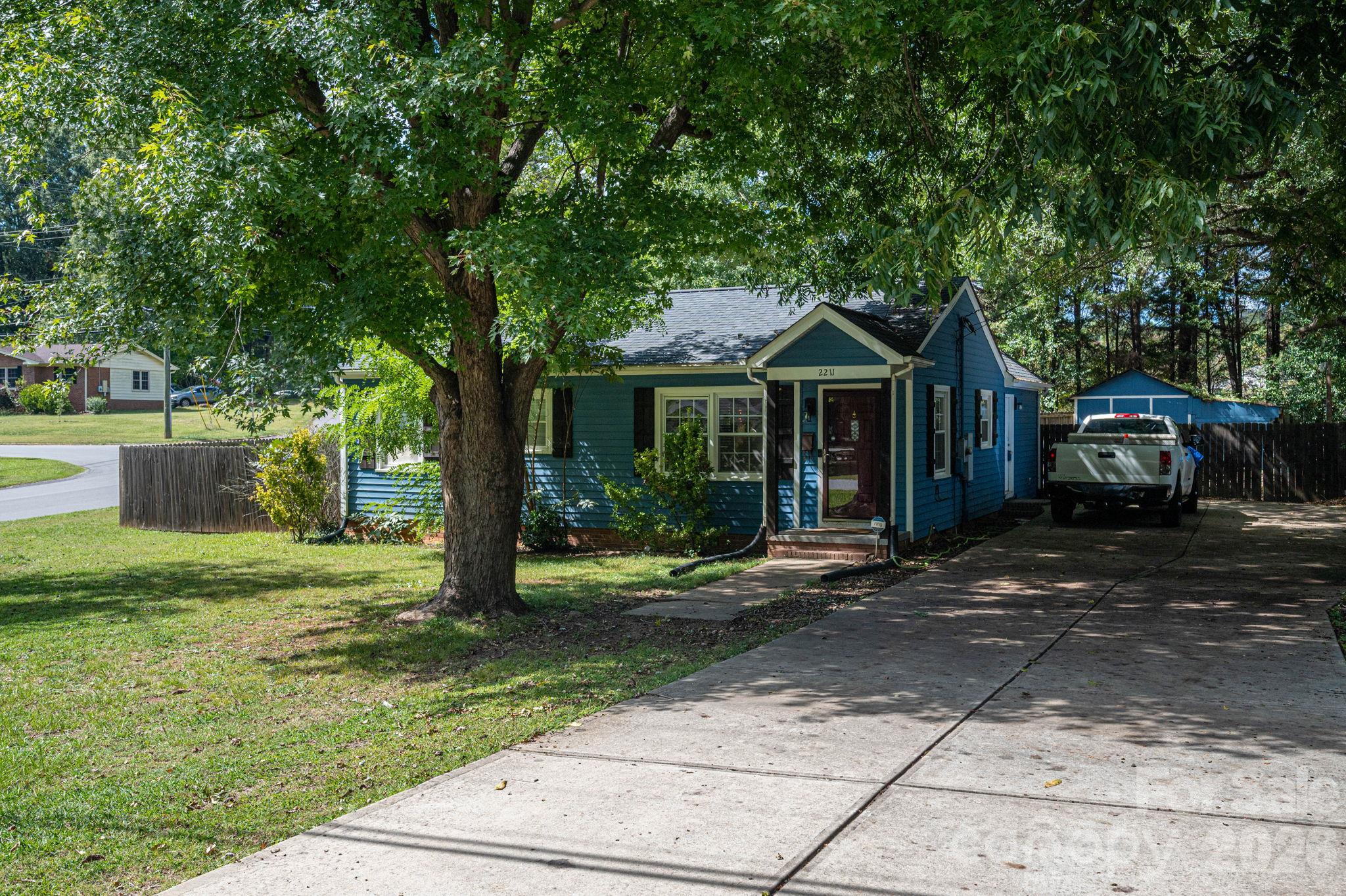 Single Family Residence at 2211 Lee Street, Gastonia, photo 3 of 34