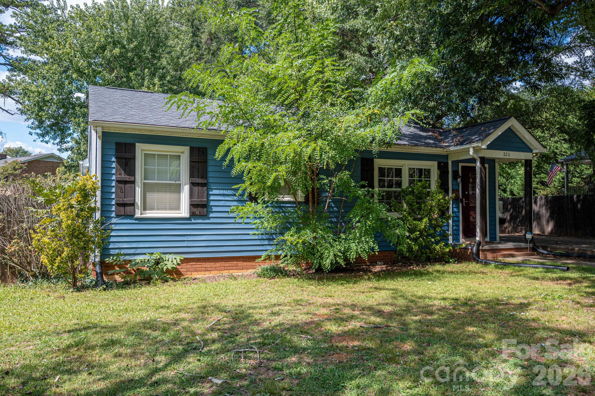 Single Family Residence at 2211 Lee Street, Gastonia, photo 4 of 34