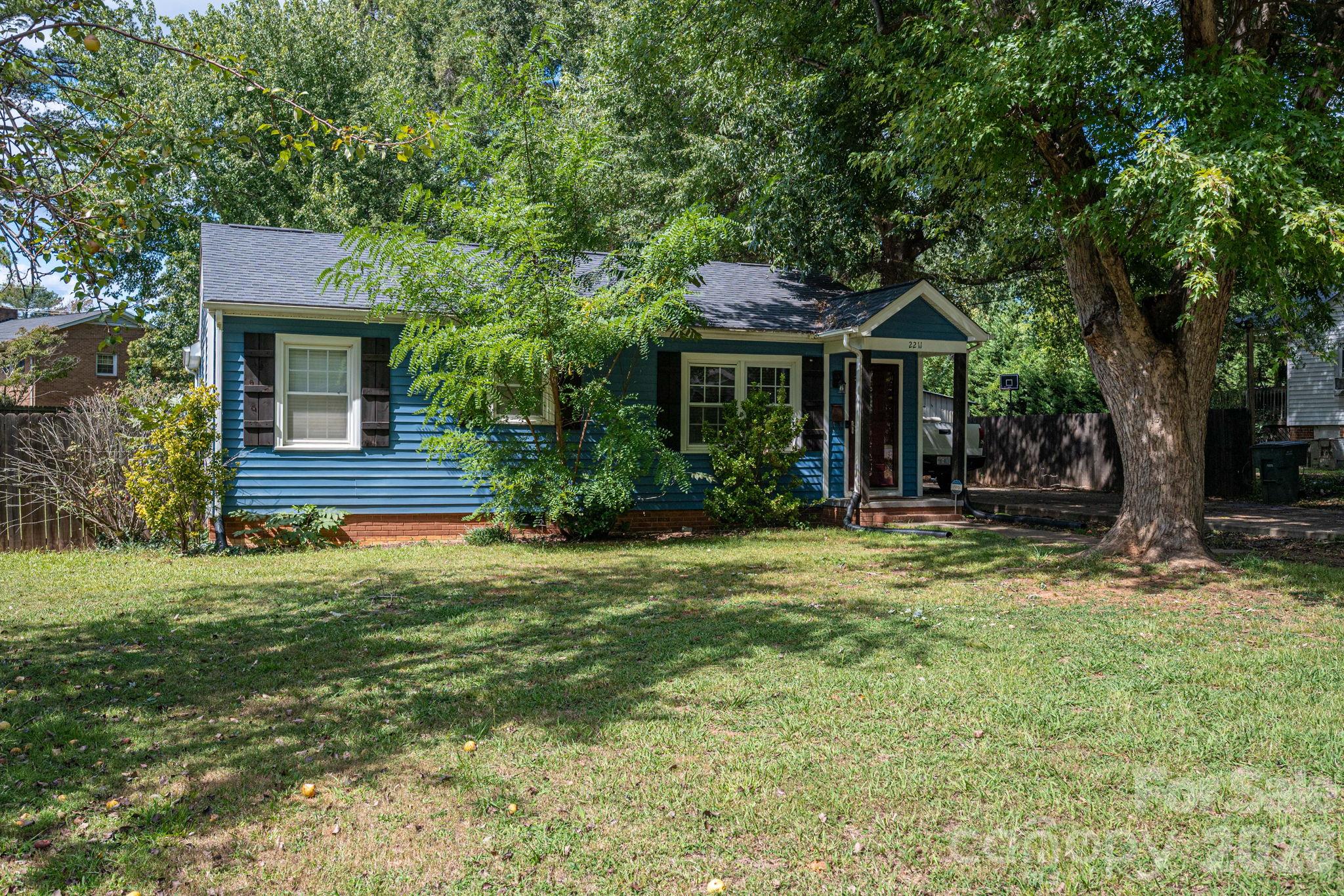 Single Family Residence at 2211 Lee Street, Gastonia, photo 5 of 34