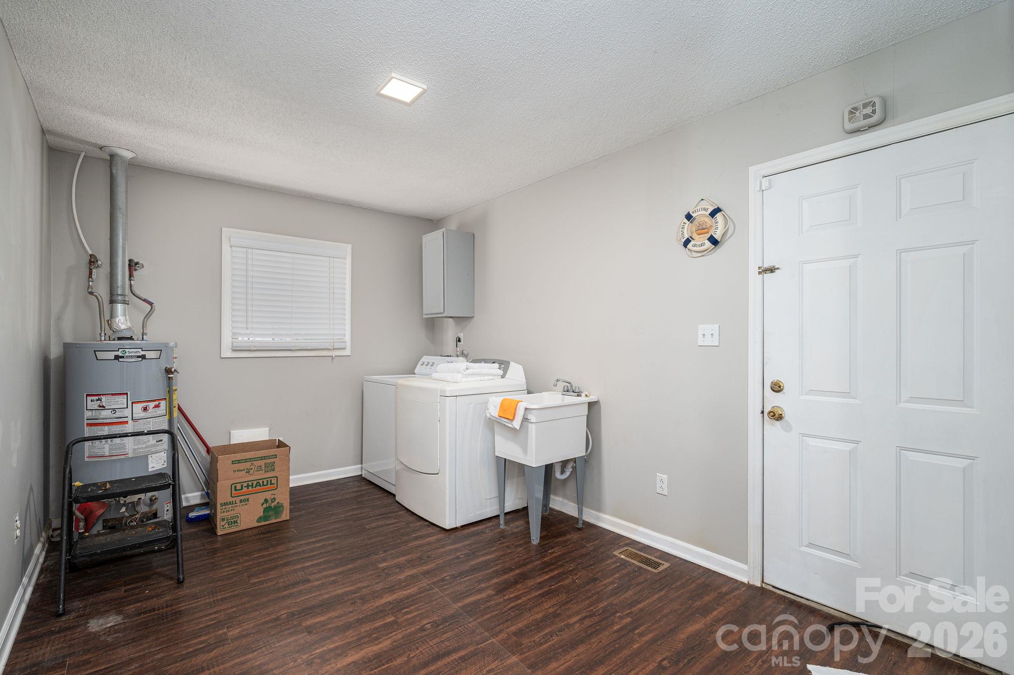 Single Family Residence at 2211 Lee Street, Gastonia, photo 23 of 34