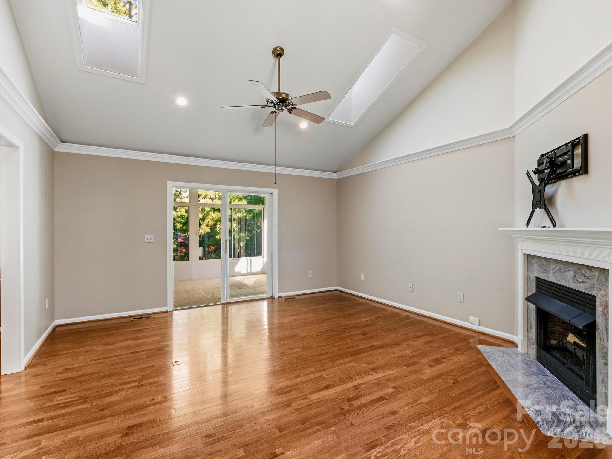 Townhouse at 286 Charlestown Drive, Hendersonville, photo 6 of 30