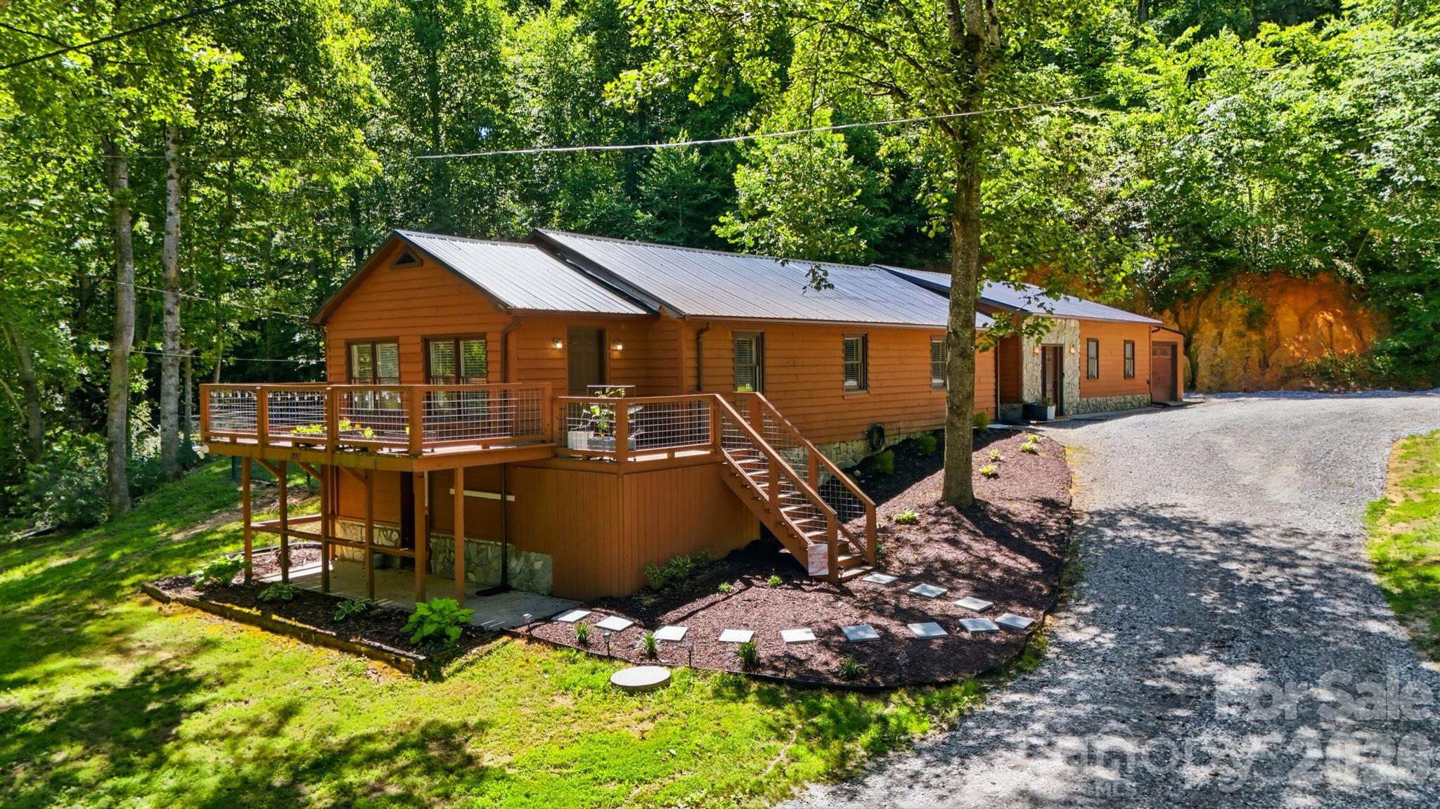 Single Family Residence at 1857 Creekside Place, Lenoir, photo 2 of 47