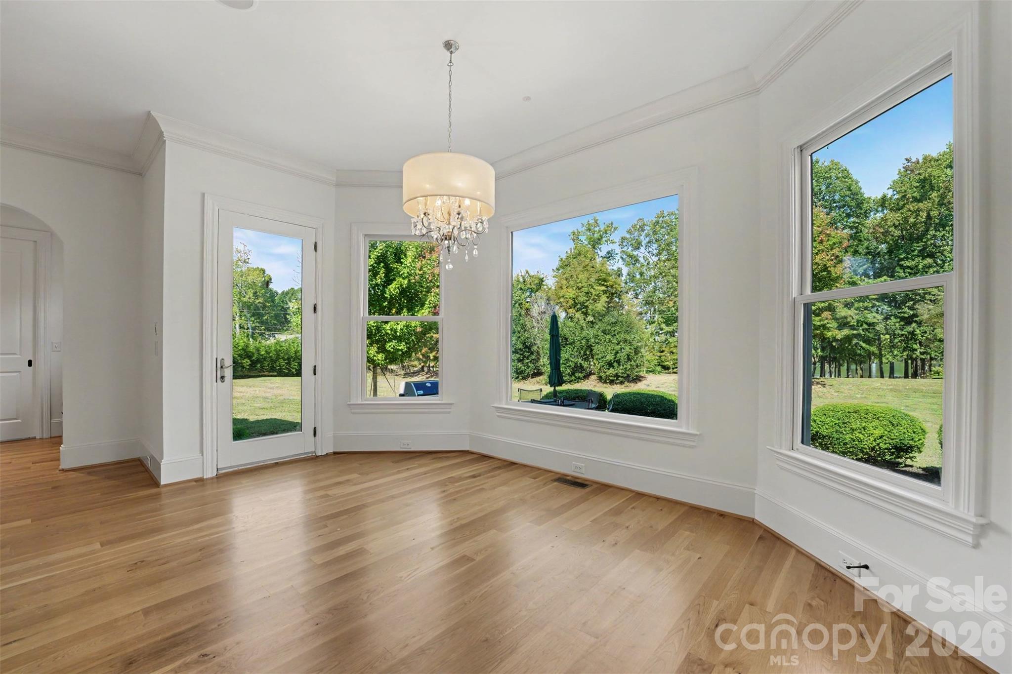 Large open breakfast nook would fit a nice large round or rectangular table - 109 Fitchburg Court, Mooresville