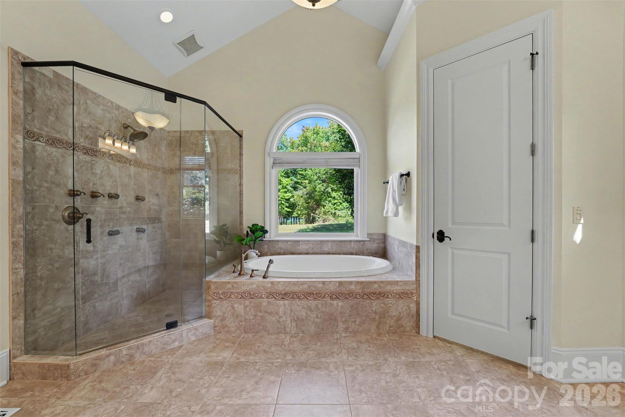 Enjoy views of Lake Norman from your bathtub - 109 Fitchburg Court, Mooresville