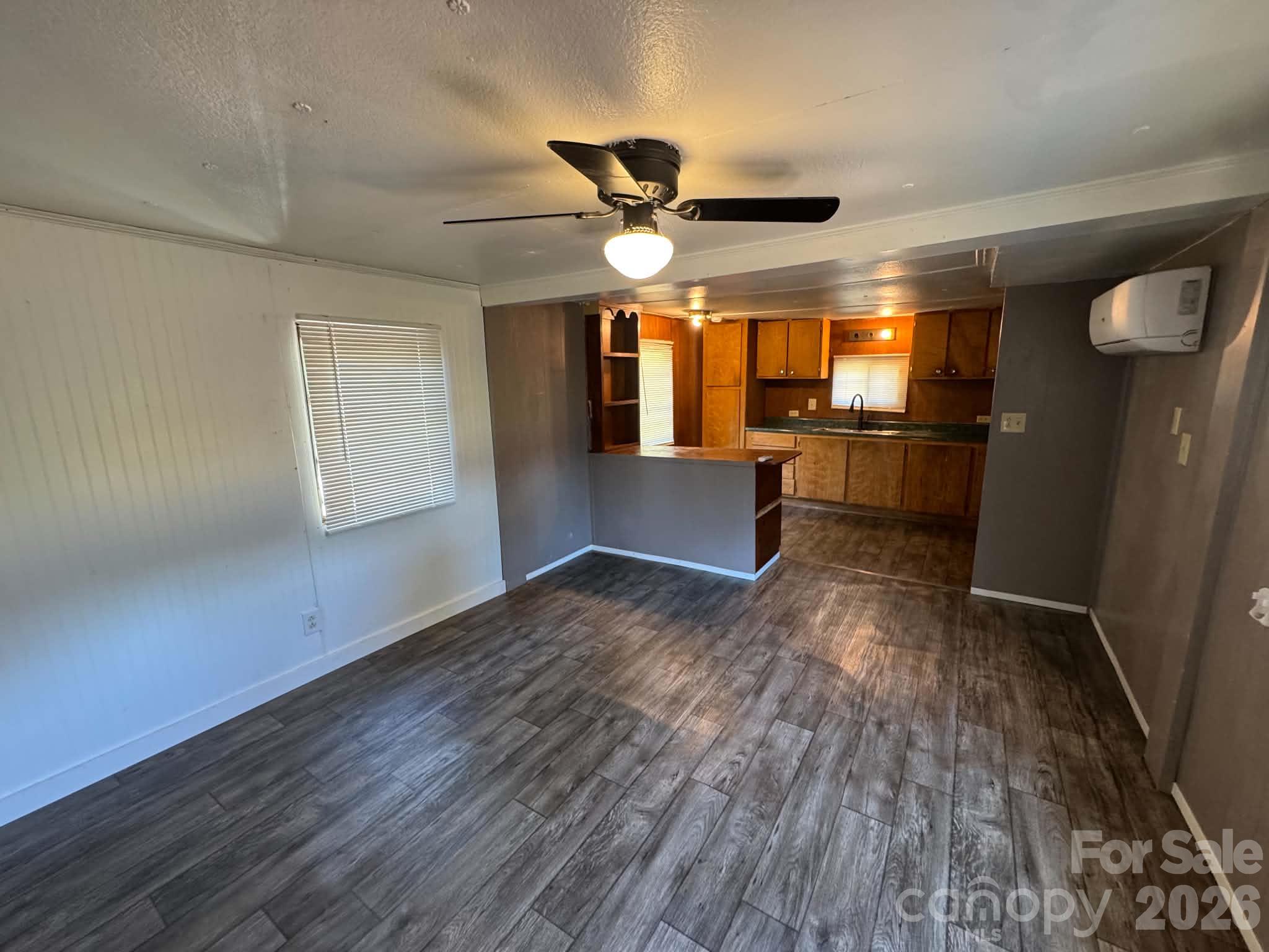 Single Family Residence at 118 Hamlet Place, Ronda, photo 4 of 35