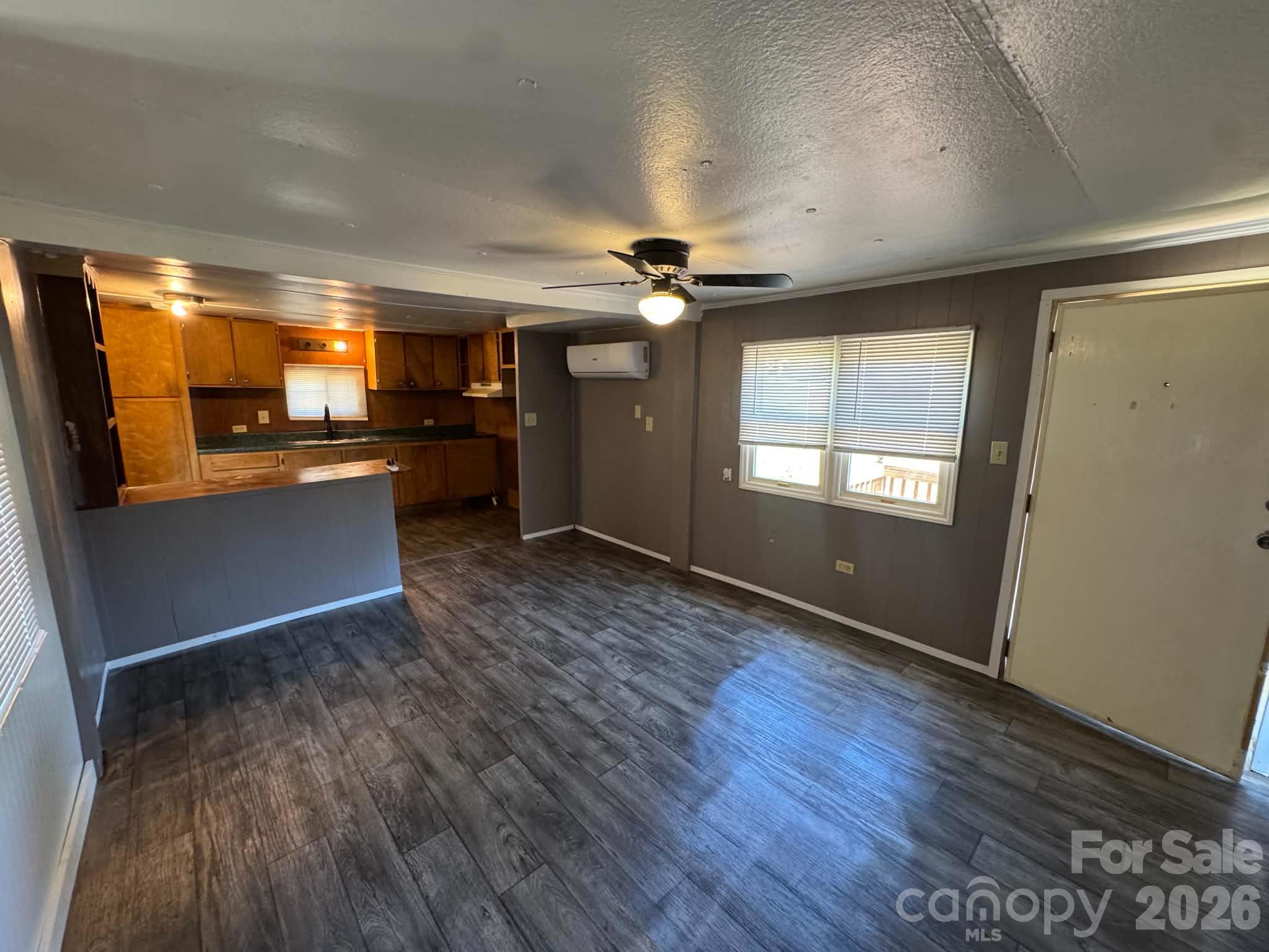 Single Family Residence at 118 Hamlet Place, Ronda, photo 5 of 35