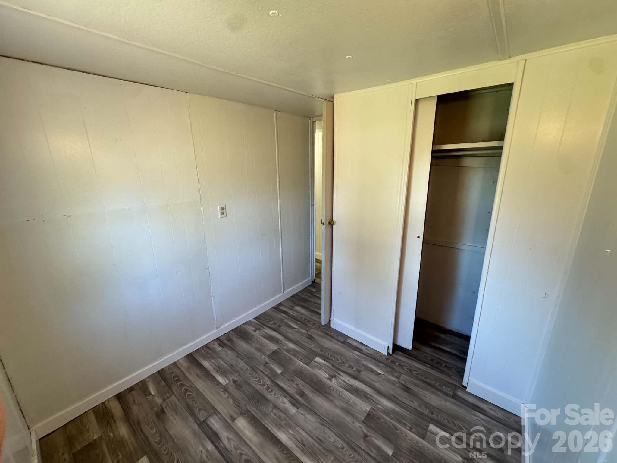 Single Family Residence at 118 Hamlet Place, Ronda, photo 10 of 35
