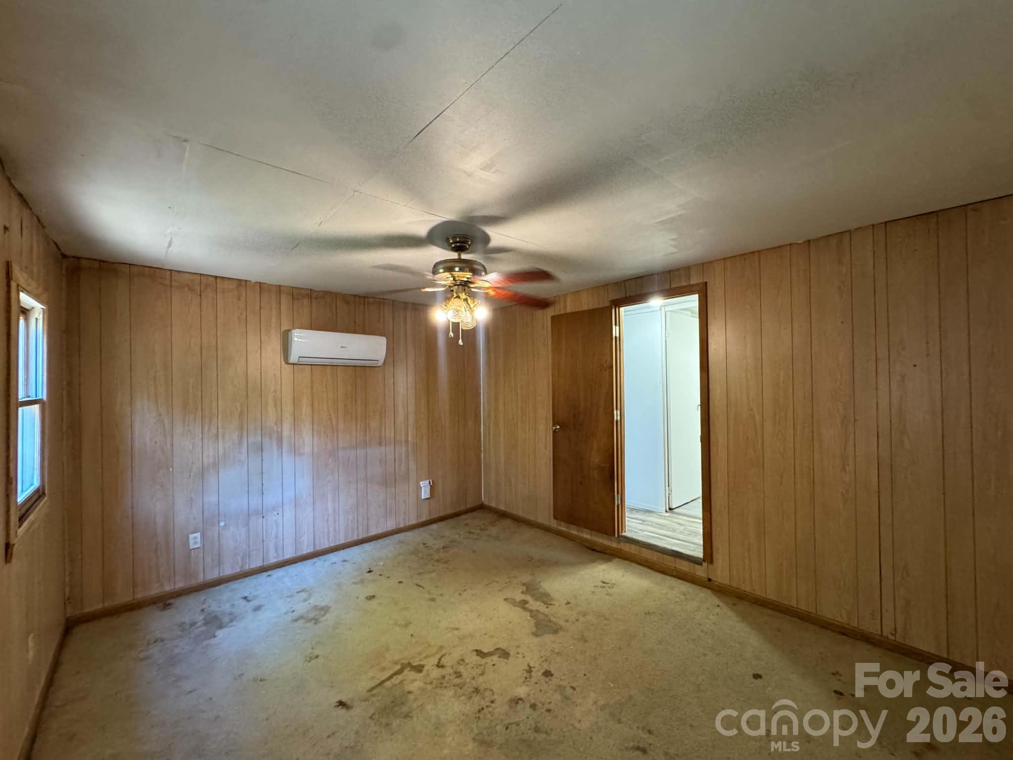 Single Family Residence at 118 Hamlet Place, Ronda, photo 14 of 35