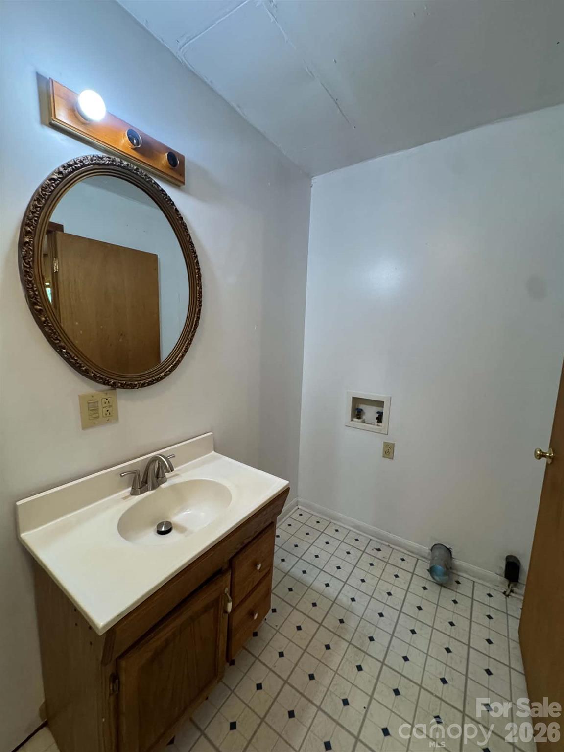 Single Family Residence at 118 Hamlet Place, Ronda, photo 16 of 35