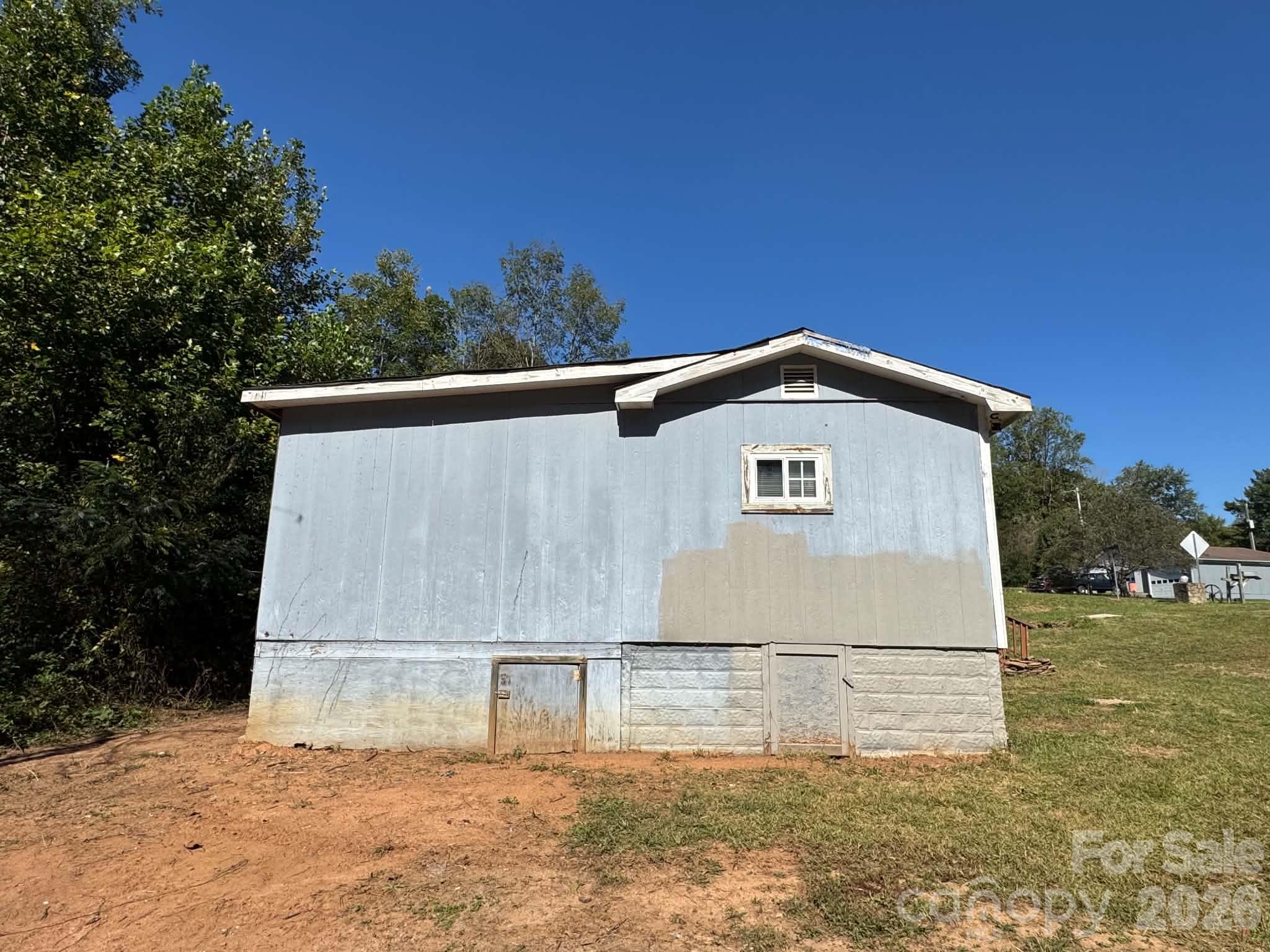Single Family Residence at 118 Hamlet Place, Ronda, photo 17 of 35