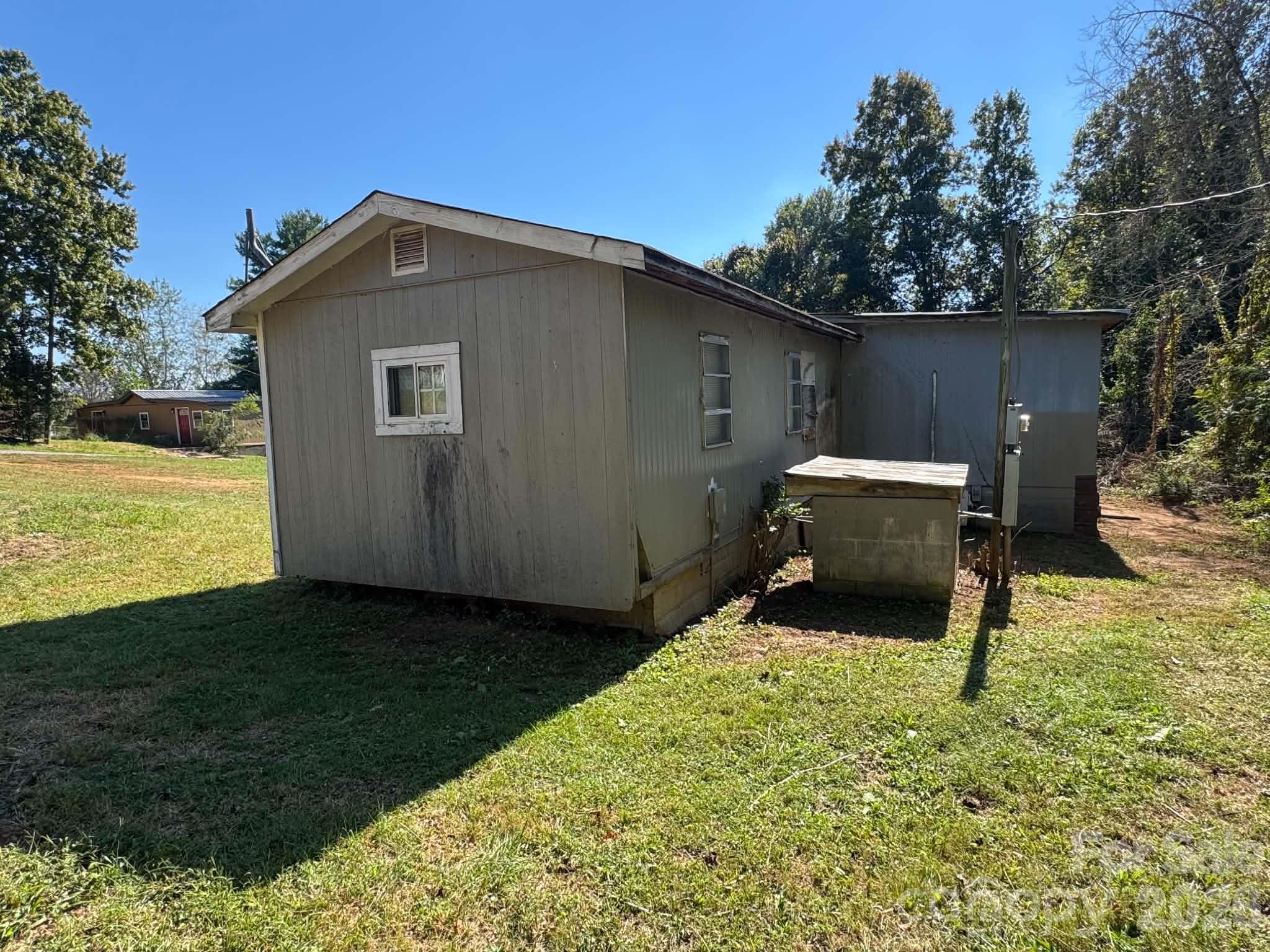 Single Family Residence at 118 Hamlet Place, Ronda, photo 18 of 35