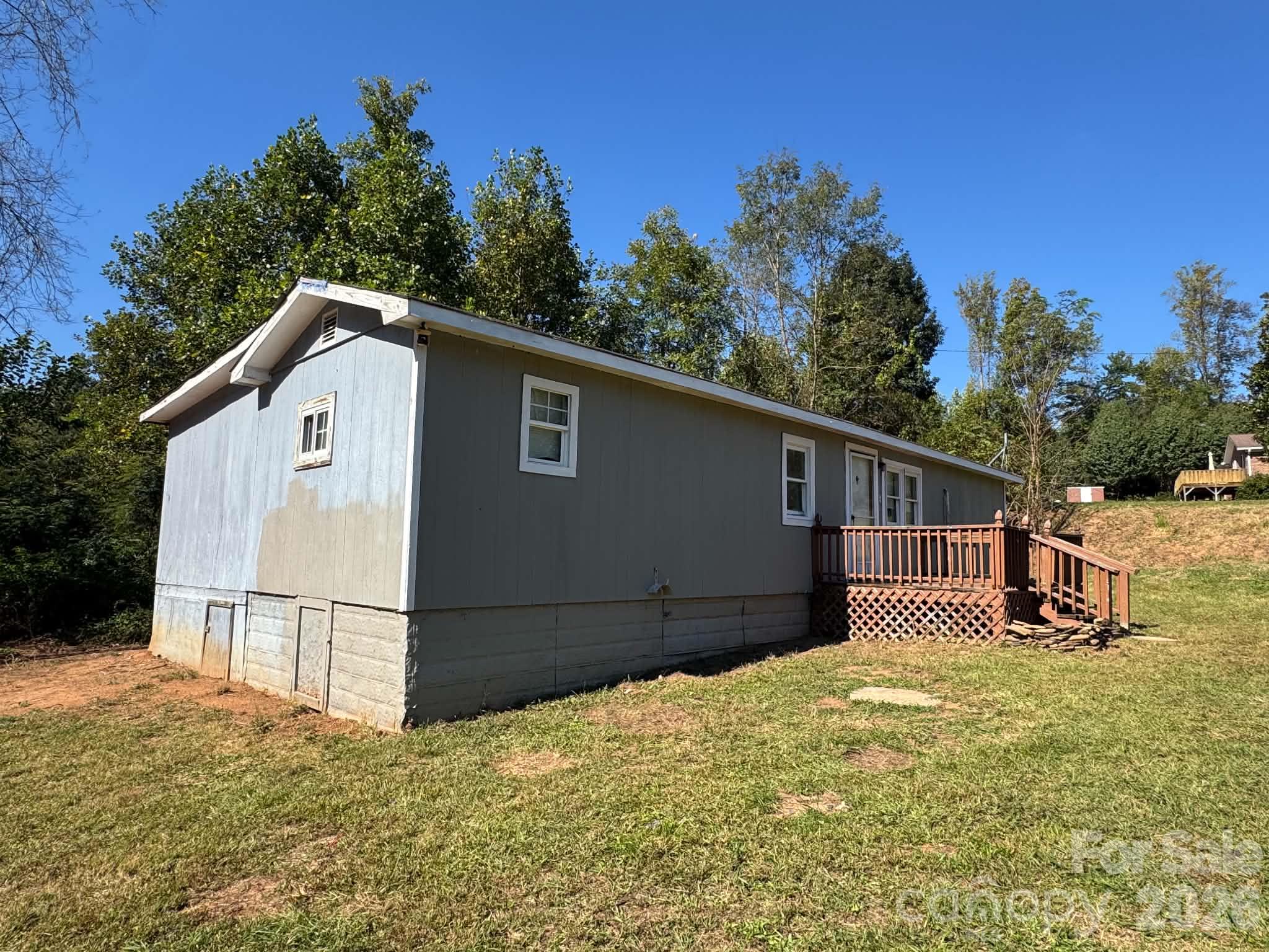 Single Family Residence at 118 Hamlet Place, Ronda, photo 19 of 35