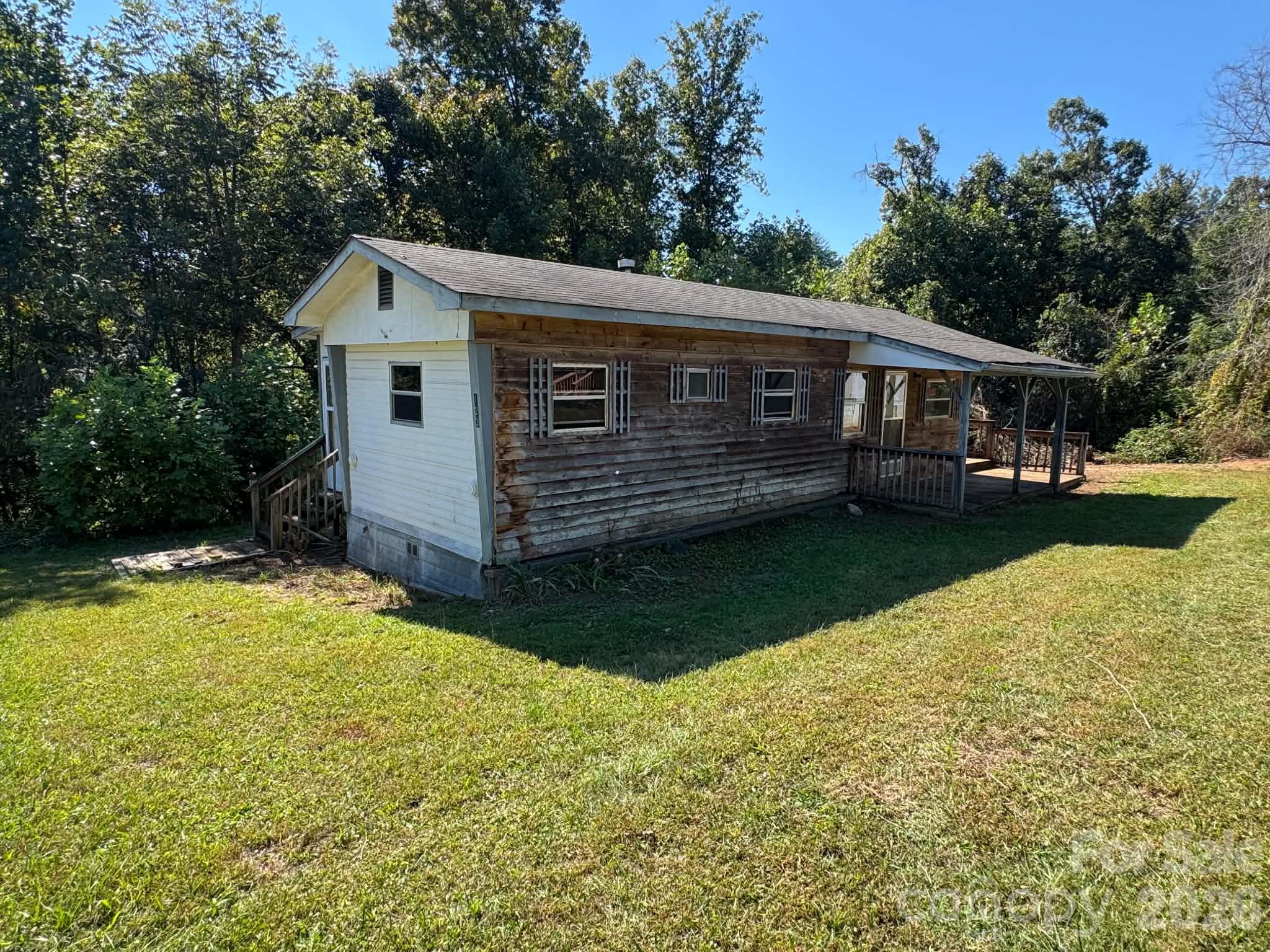 Single Family Residence at 118 Hamlet Place, Ronda, photo 22 of 35