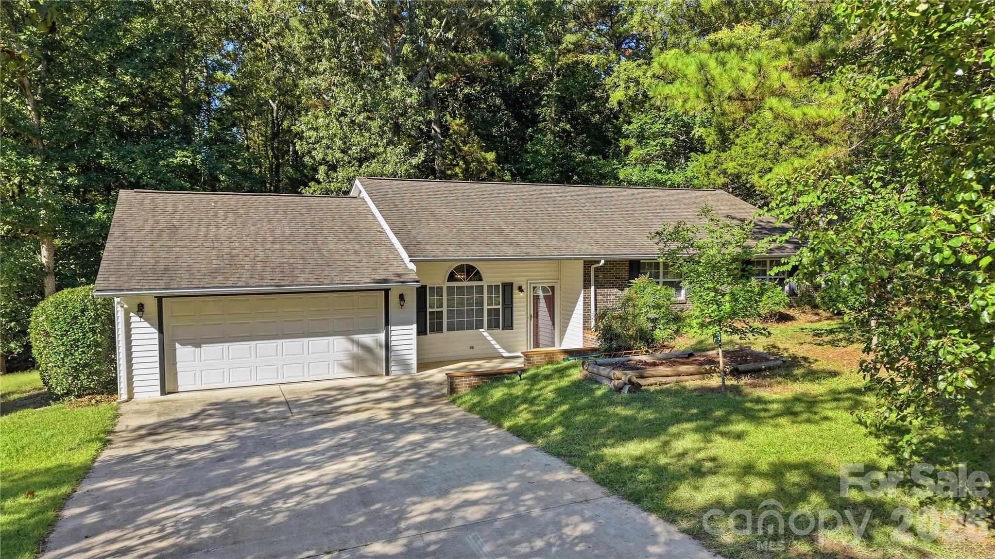 Single Family Residence at 8004 Agape Lane, Waxhaw, photo 2 of 45