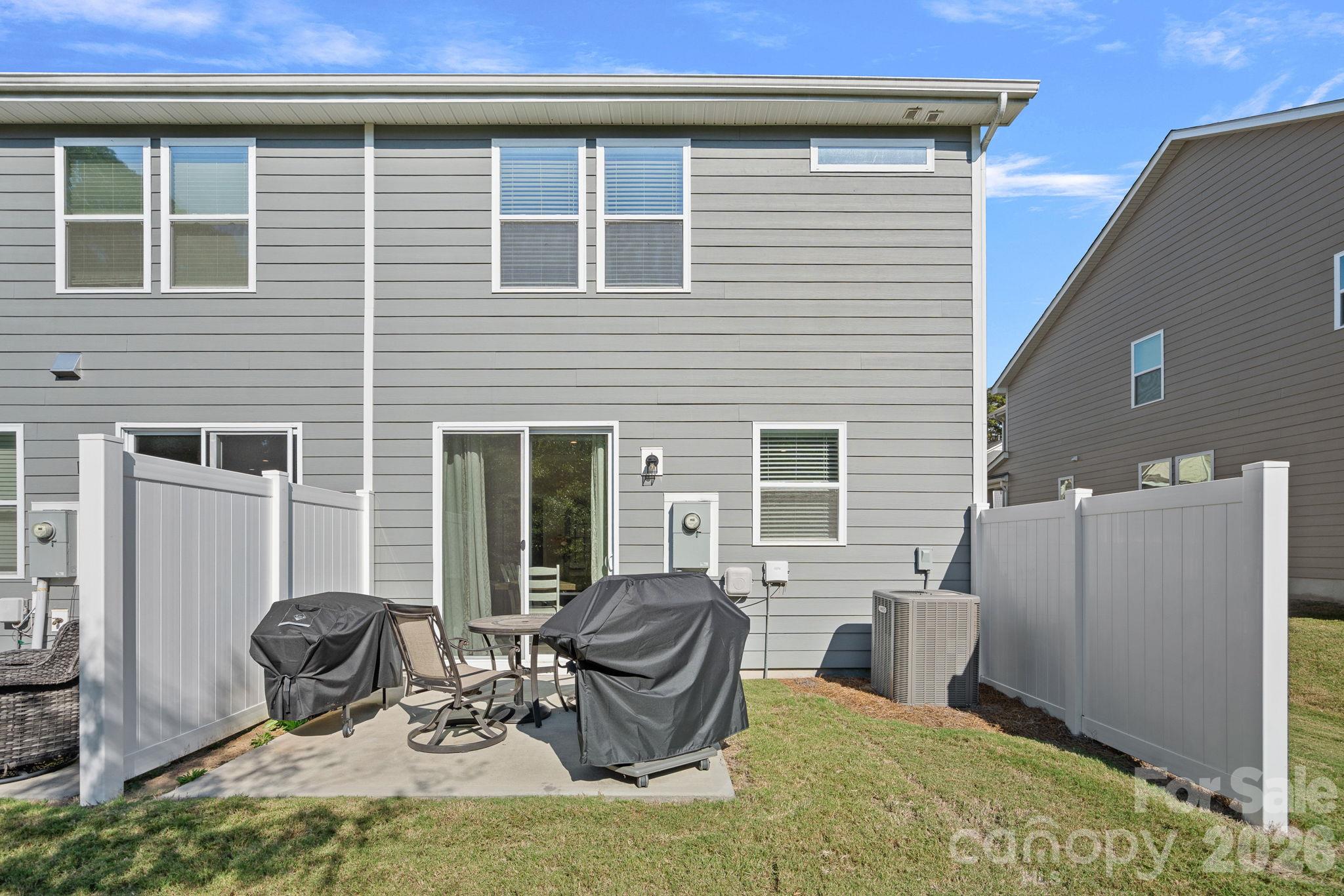 Townhouse at 18048 Pear Hawthorne Drive, Huntersville, photo 24 of 30