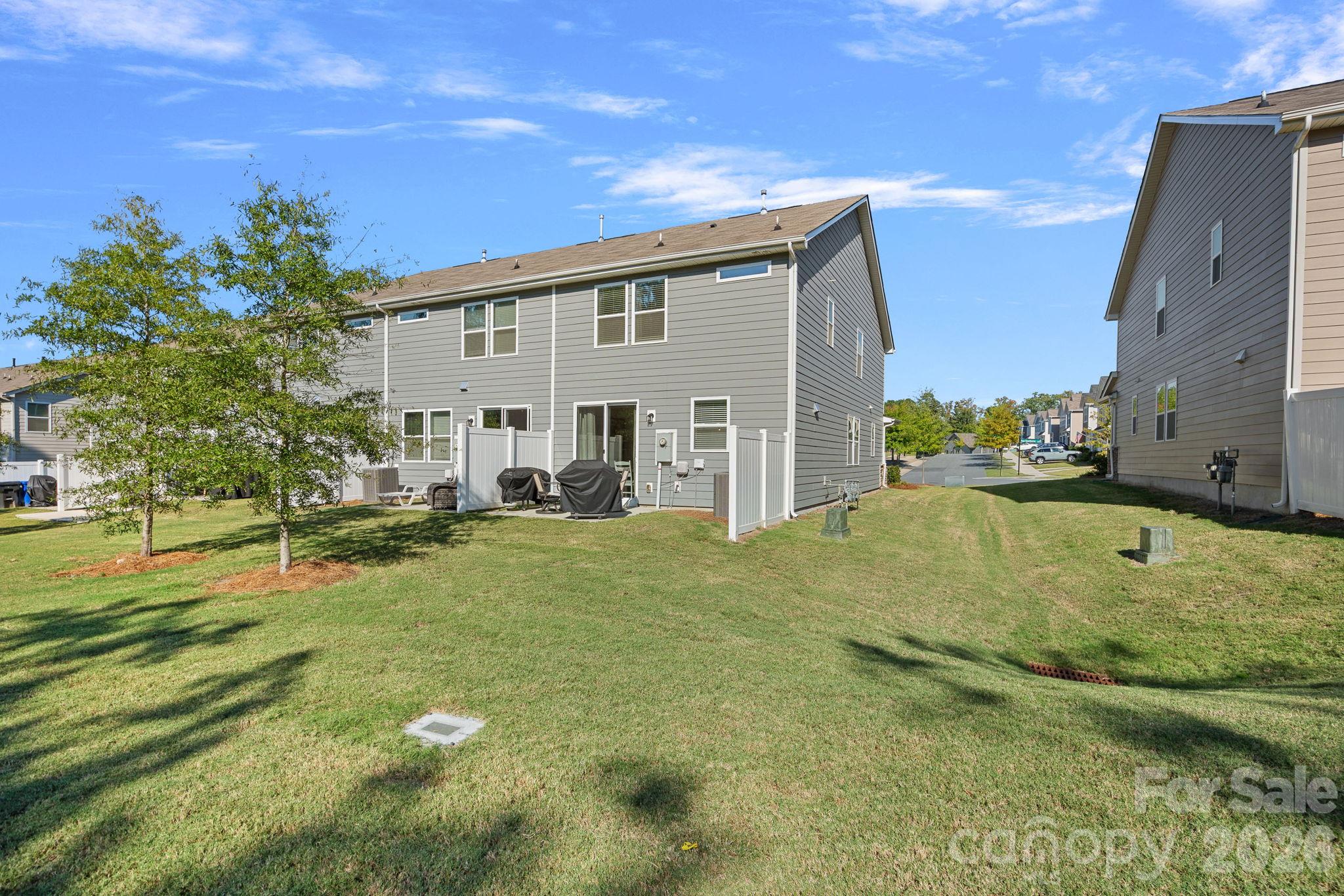 Townhouse at 18048 Pear Hawthorne Drive, Huntersville, photo 25 of 30