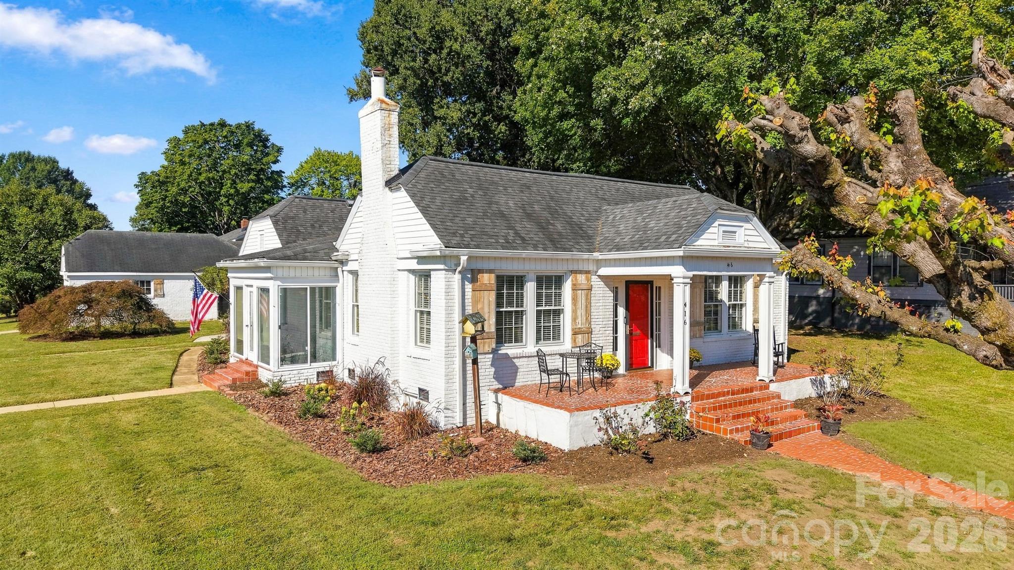 Single Family Residence at 416 Kentwood Street SW, Lenoir, photo 2 of 39