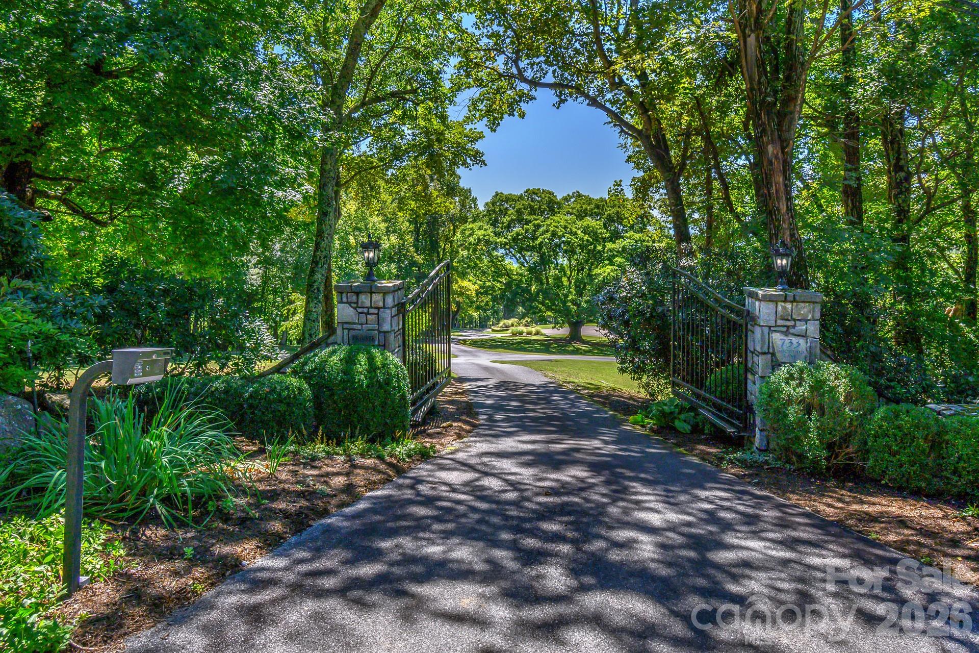 Single Family Residence at 733 Dogwood Lane, Blowing Rock, photo 10 of 48