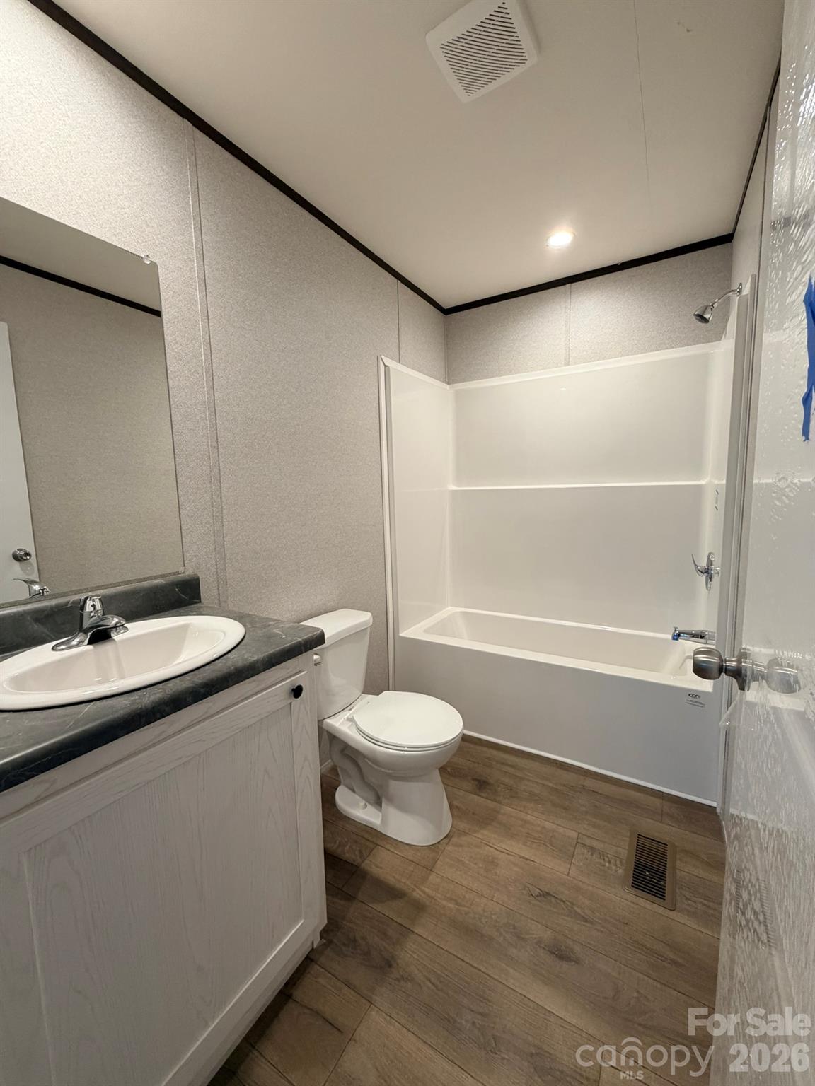 Guest Bath - 1066 Gold Mine Drive, Catawba