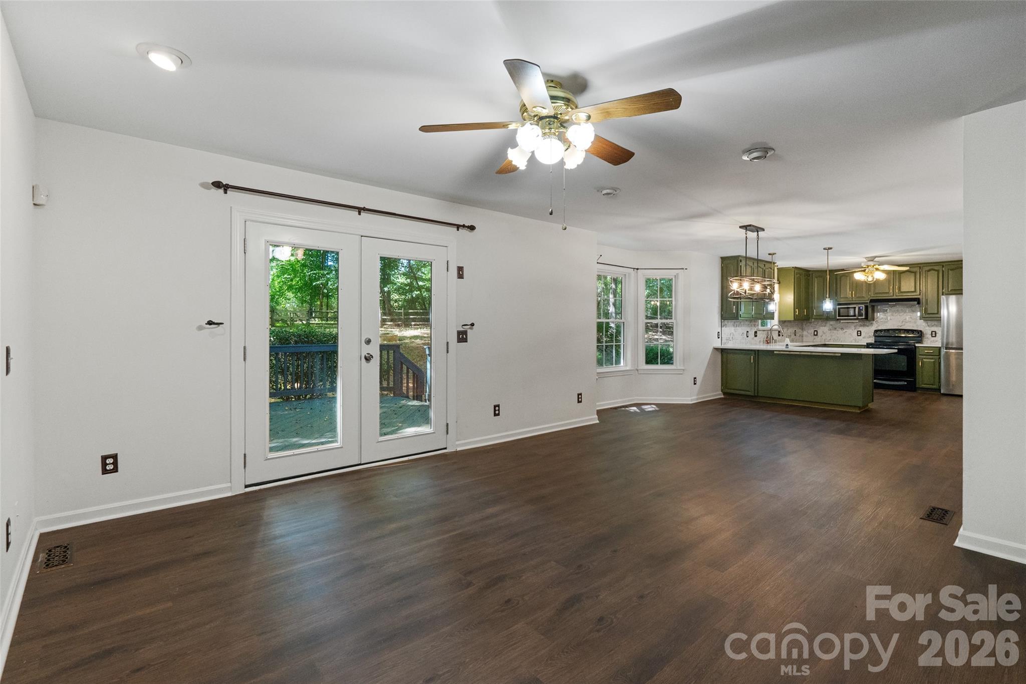 Single Family Residence at 8327 Loma Linda Loop, Waxhaw, photo 9 of 40