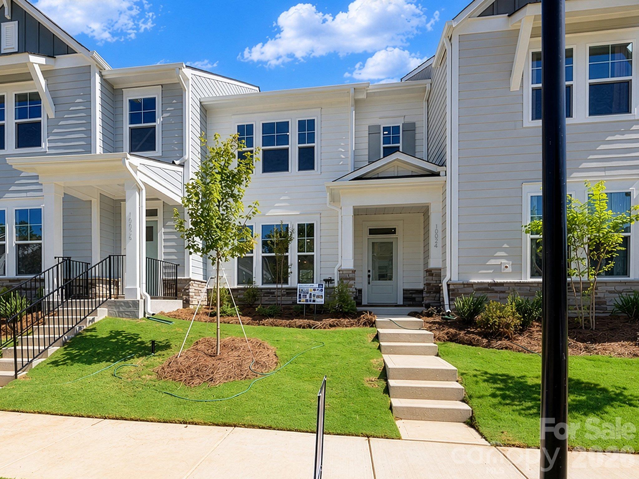 Townhouse at 10024 Mamillion Drive, Huntersville, photo 2 of 27