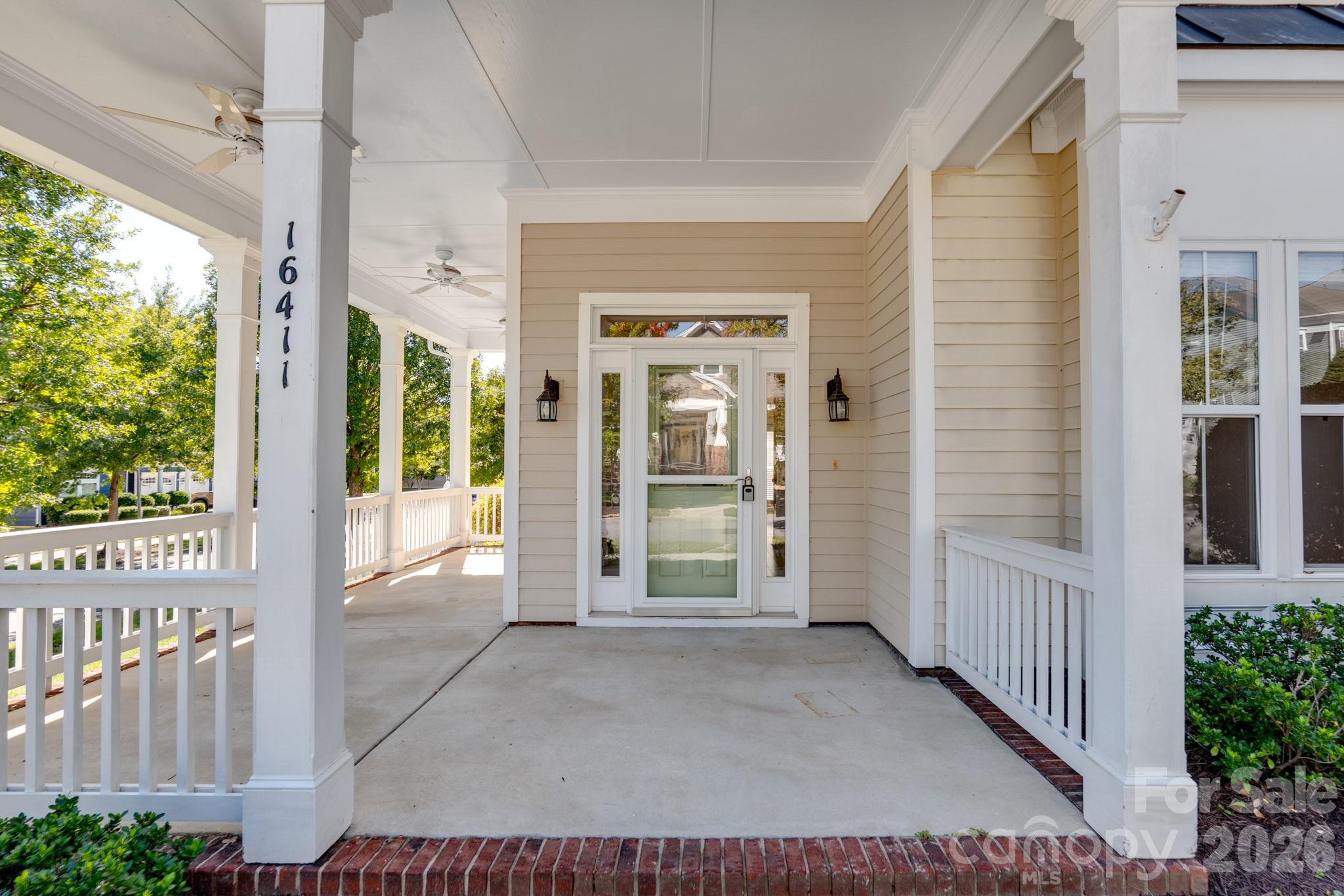 Single Family Residence at 16411 Leavitt Lane, Davidson, photo 2 of 38