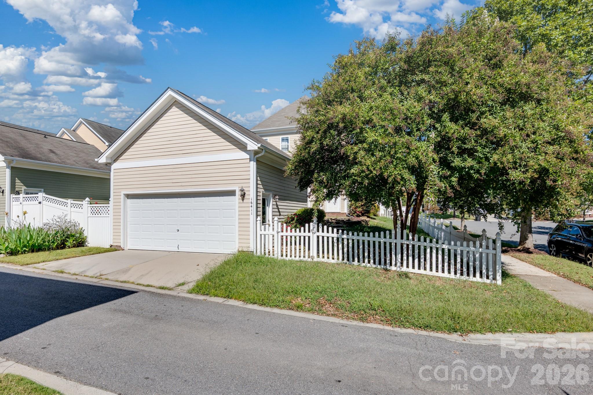 Single Family Residence at 16411 Leavitt Lane, Davidson, photo 32 of 38