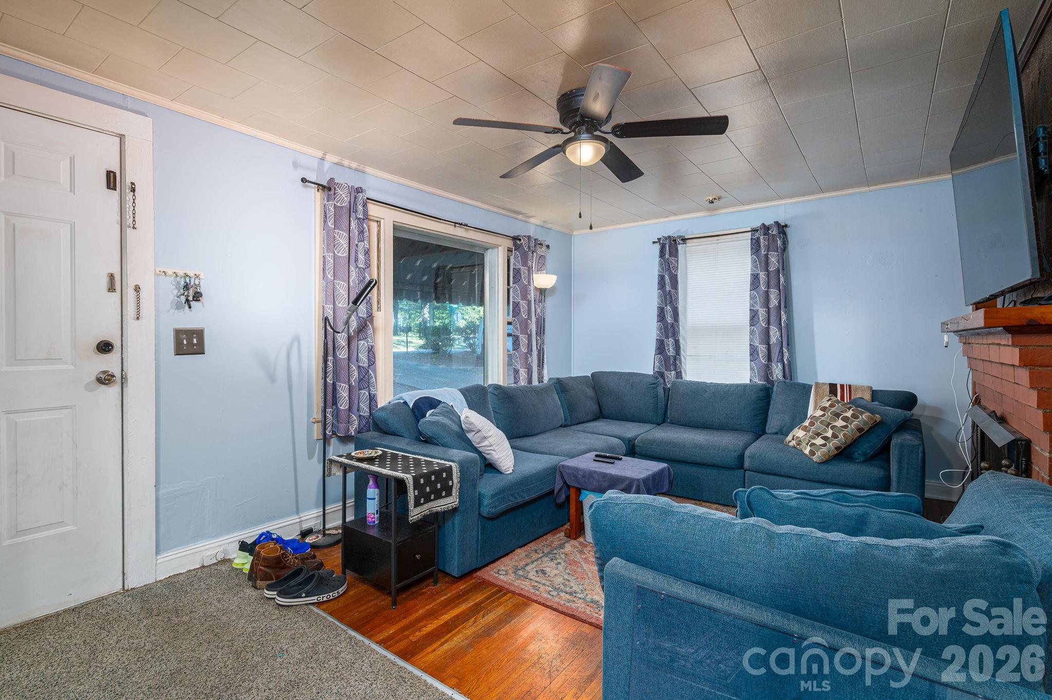 Single Family Residence at 712 N Weldon Street, Gastonia, photo 5 of 39