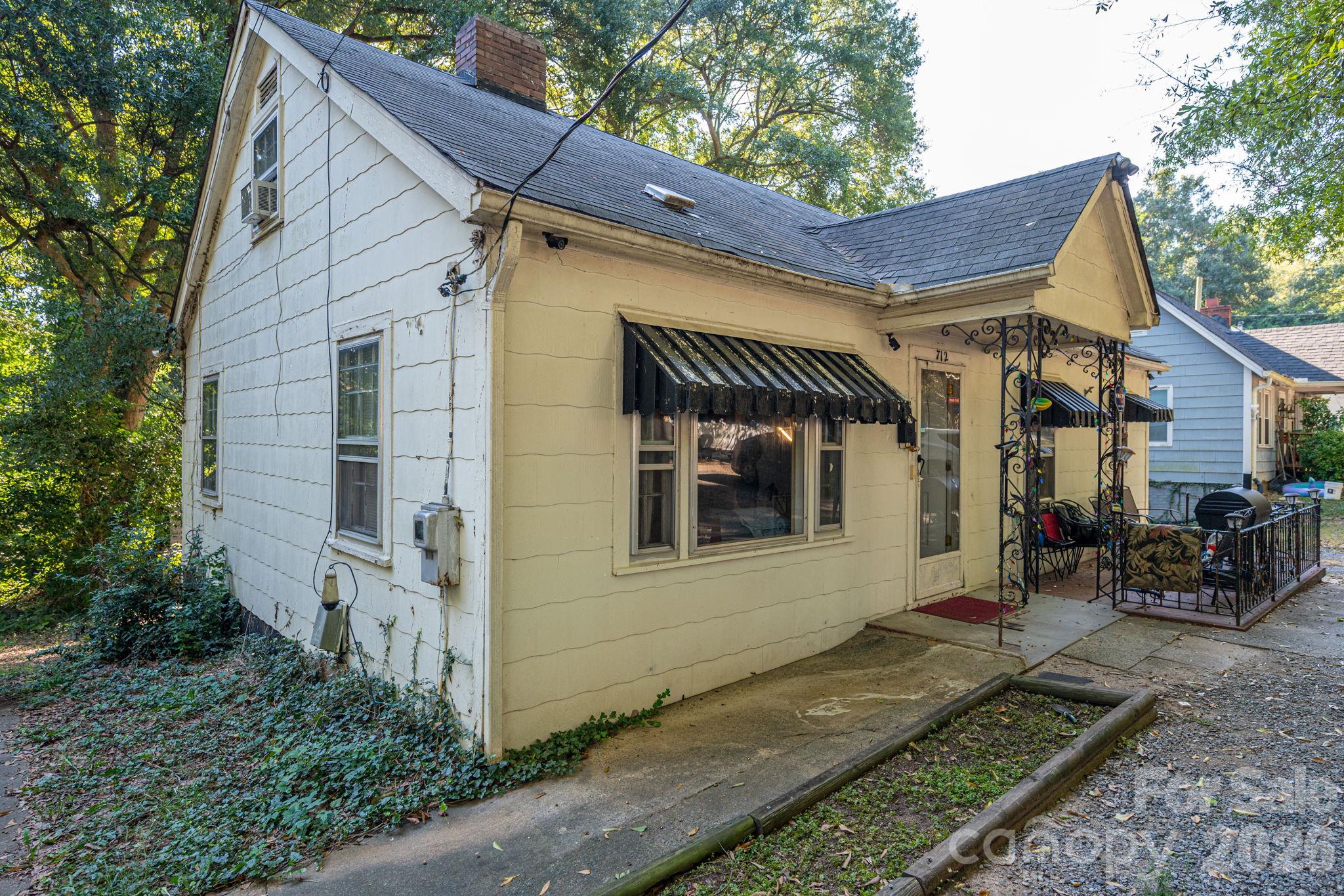 Single Family Residence at 712 N Weldon Street, Gastonia, photo 6 of 39