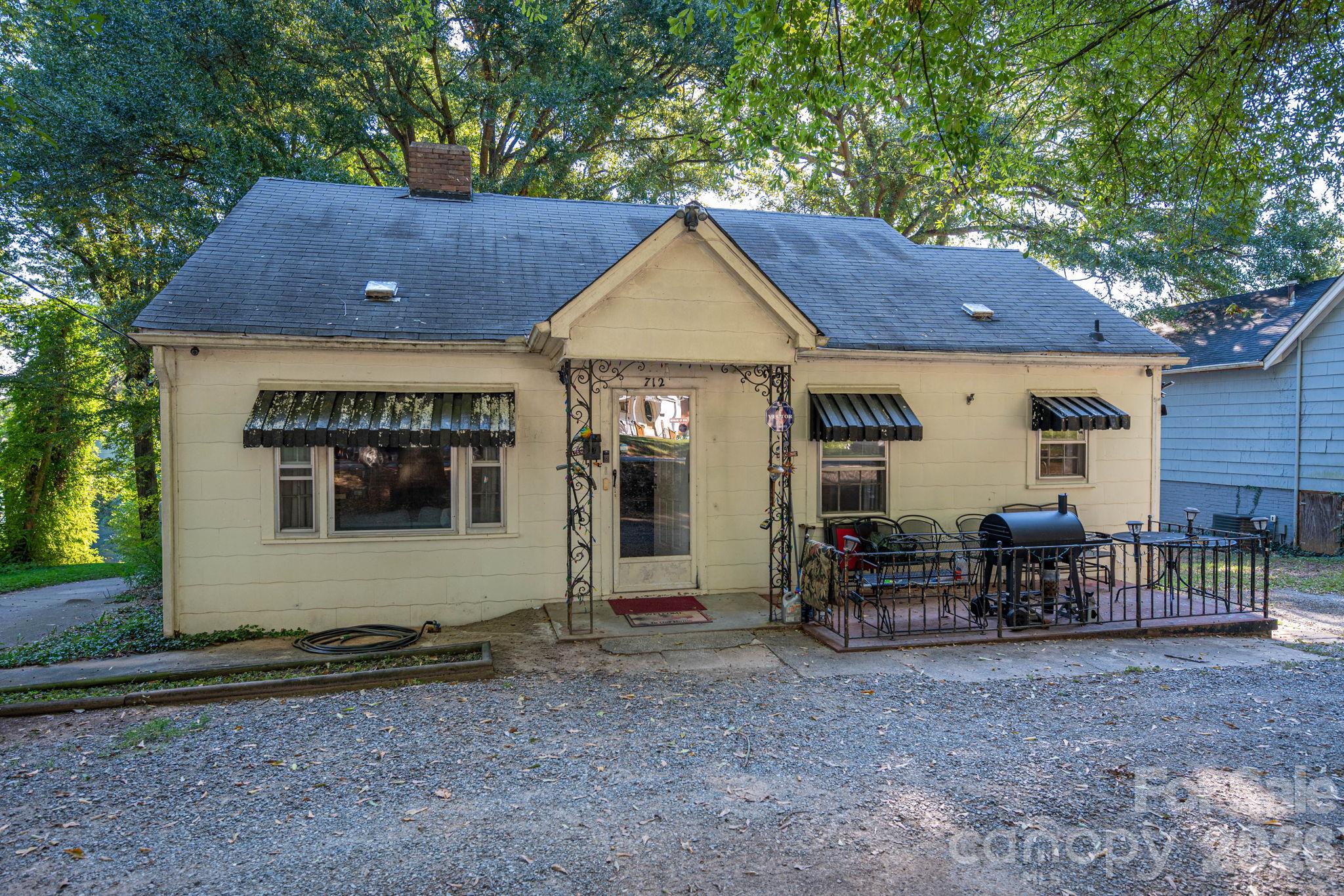 Single Family Residence at 712 N Weldon Street, Gastonia, photo 7 of 39