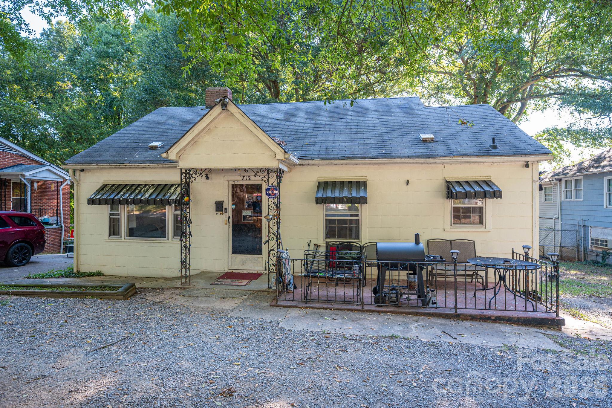 Single Family Residence at 712 N Weldon Street, Gastonia, photo 8 of 39