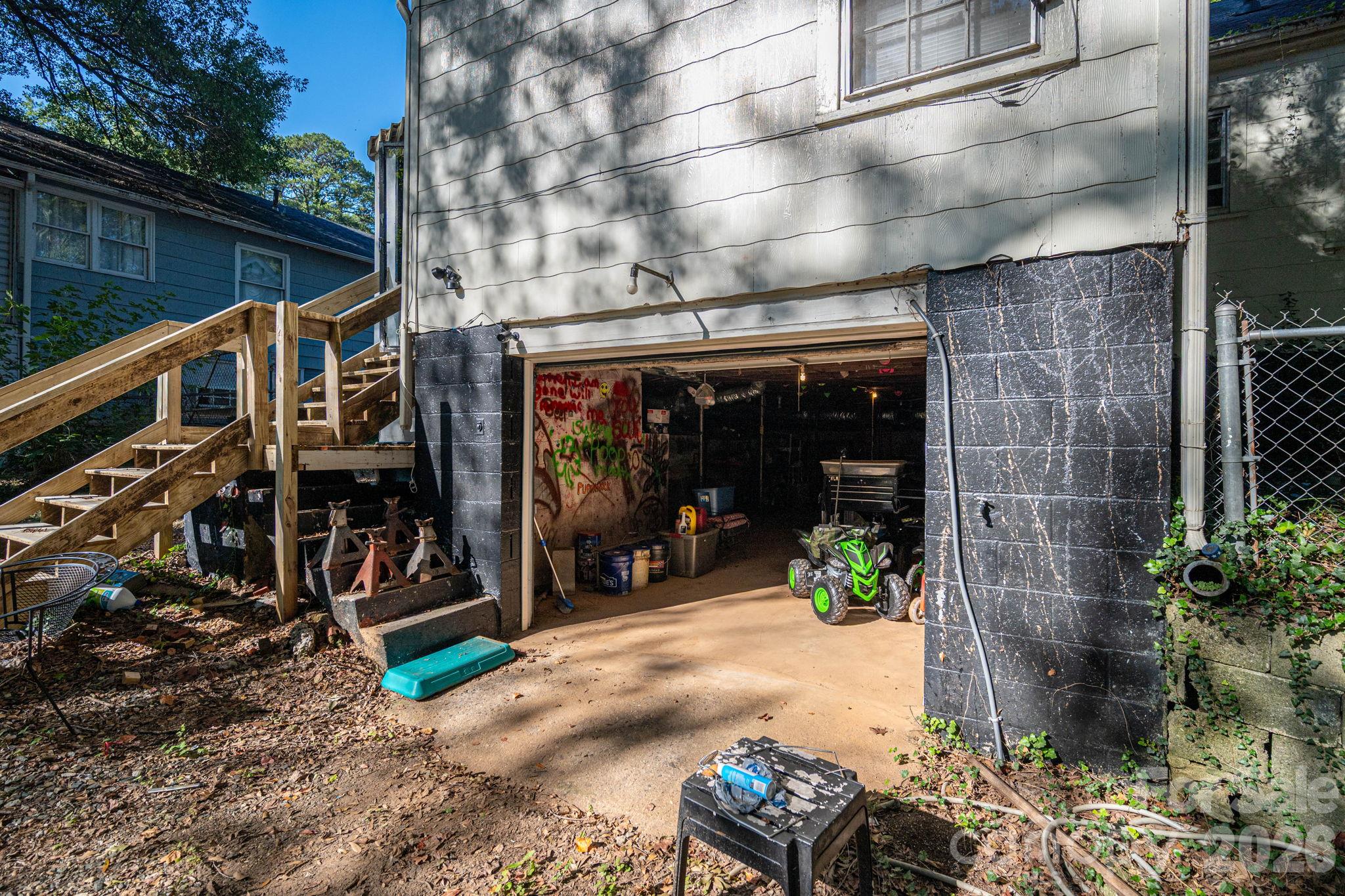 Single Family Residence at 712 N Weldon Street, Gastonia, photo 11 of 39