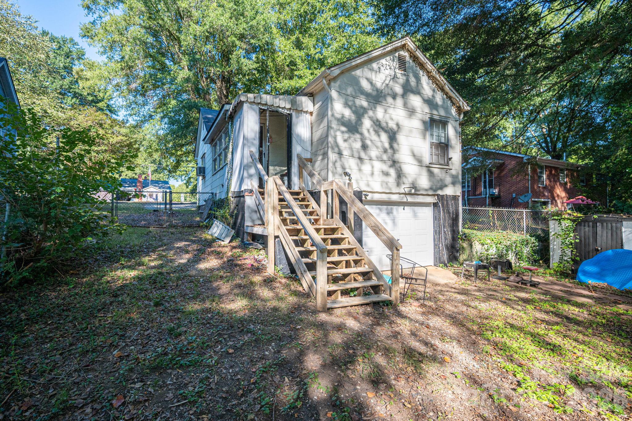 Single Family Residence at 712 N Weldon Street, Gastonia, photo 13 of 39