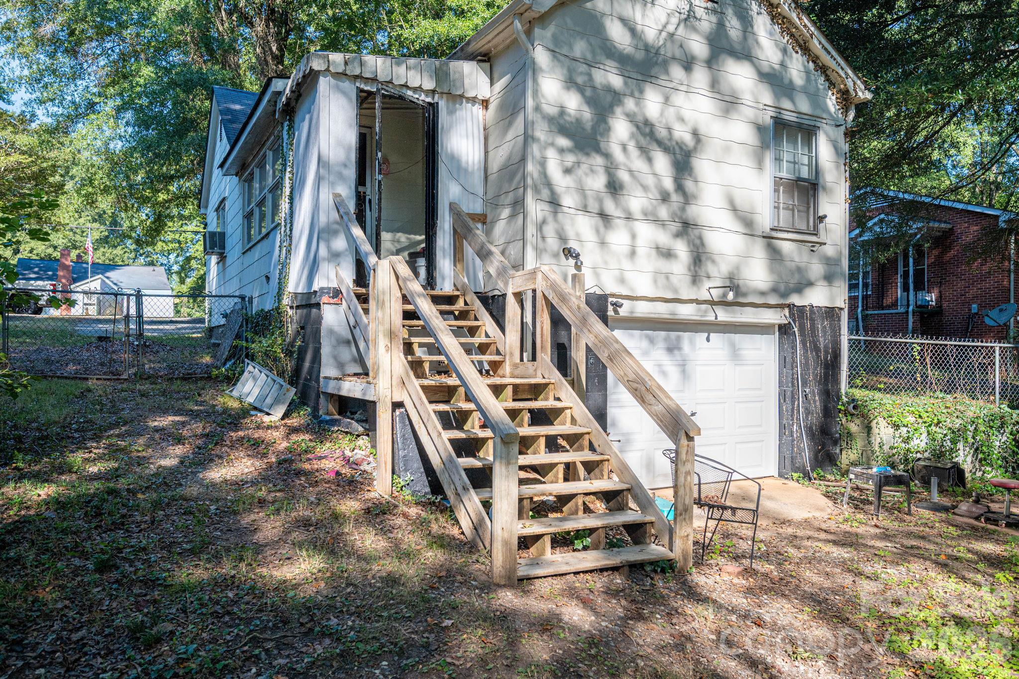 Single Family Residence at 712 N Weldon Street, Gastonia, photo 14 of 39