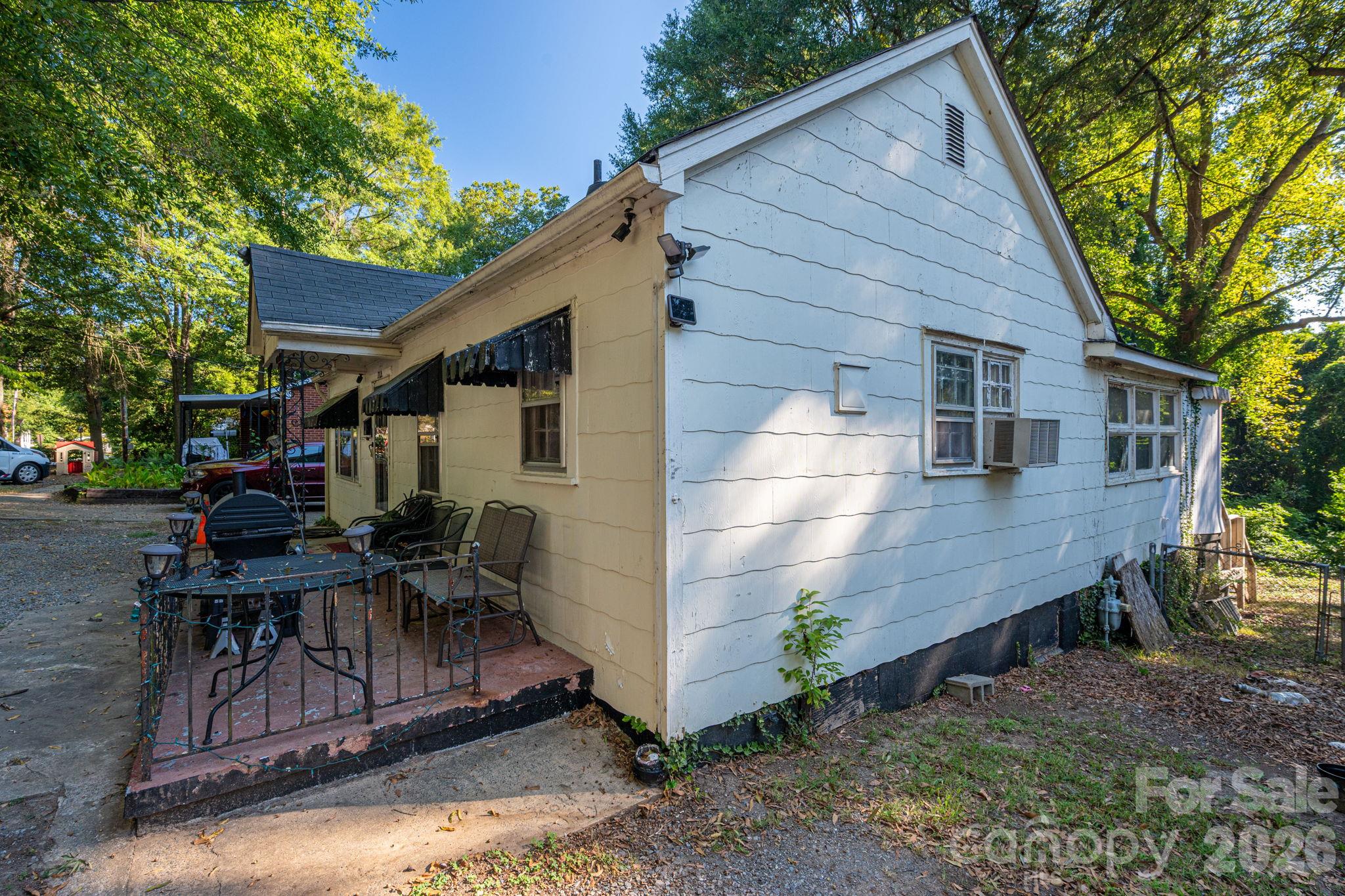 Single Family Residence at 712 N Weldon Street, Gastonia, photo 17 of 39