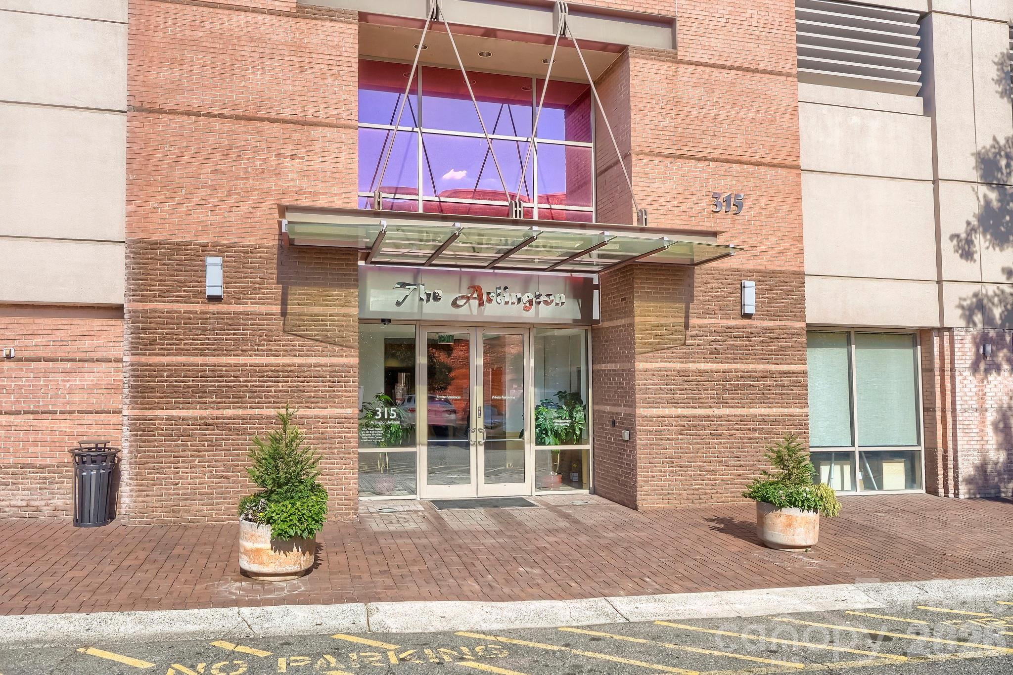 Condominium at 315 Arlington Avenue, Charlotte, photo 3 of 43