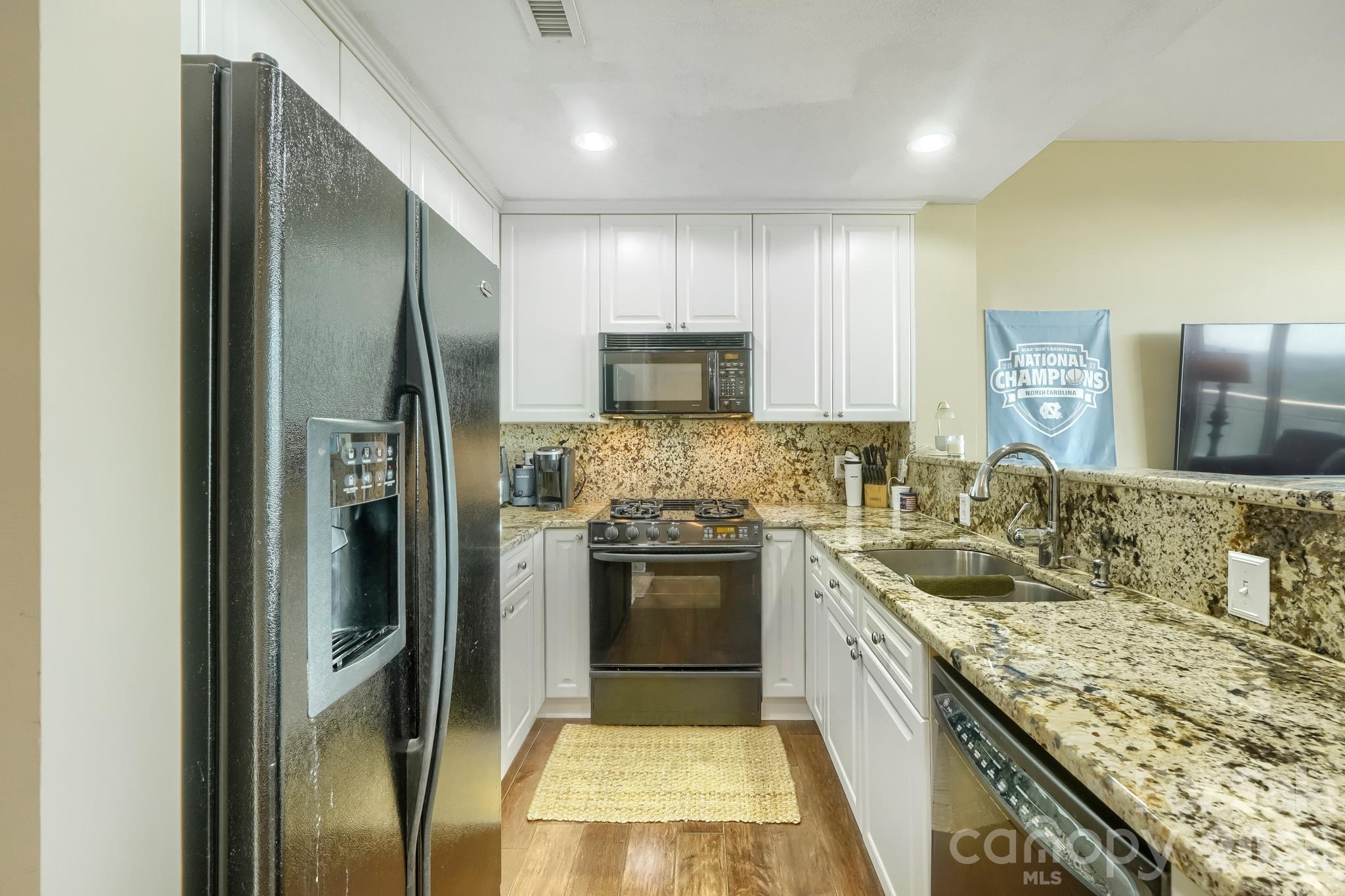 Condominium at 315 Arlington Avenue, Charlotte, photo 12 of 43