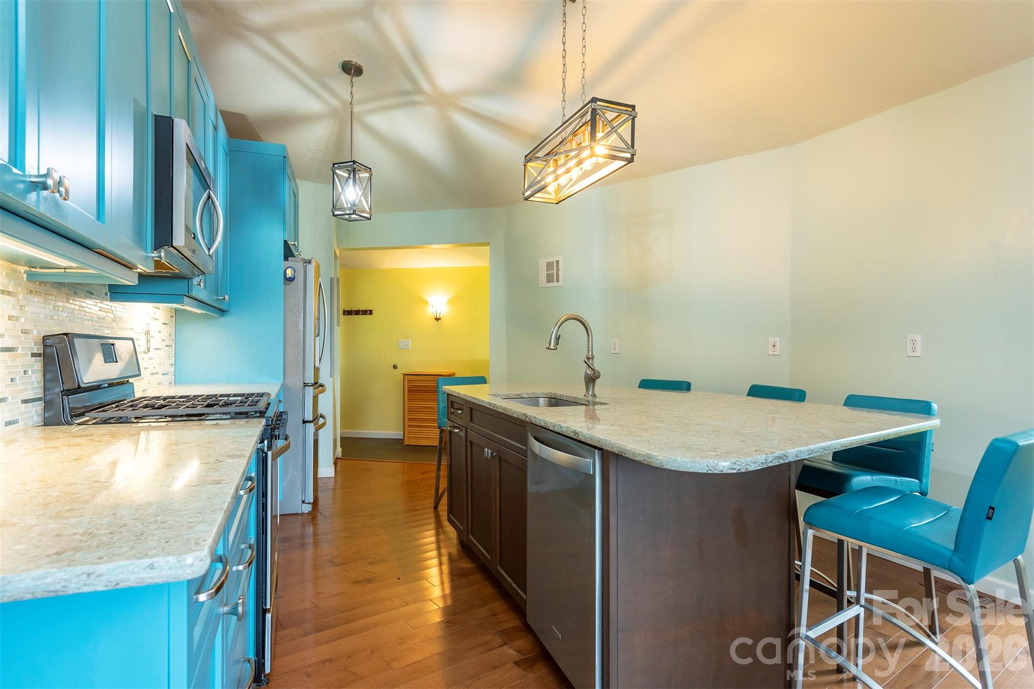 Renovated kitchen / Kitchen and dining area - 281 Bearwallow Trail, Leicester