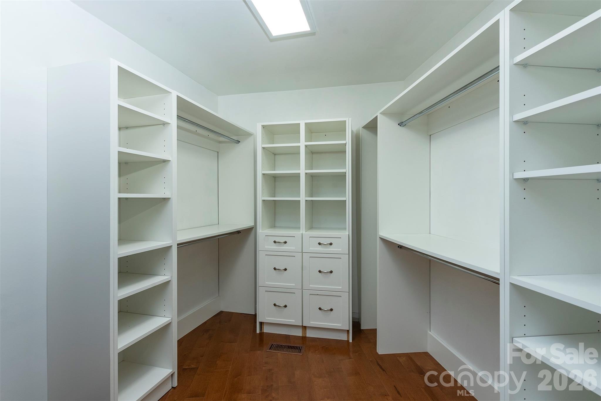 Primary walk-in closet - 281 Bearwallow Trail, Leicester