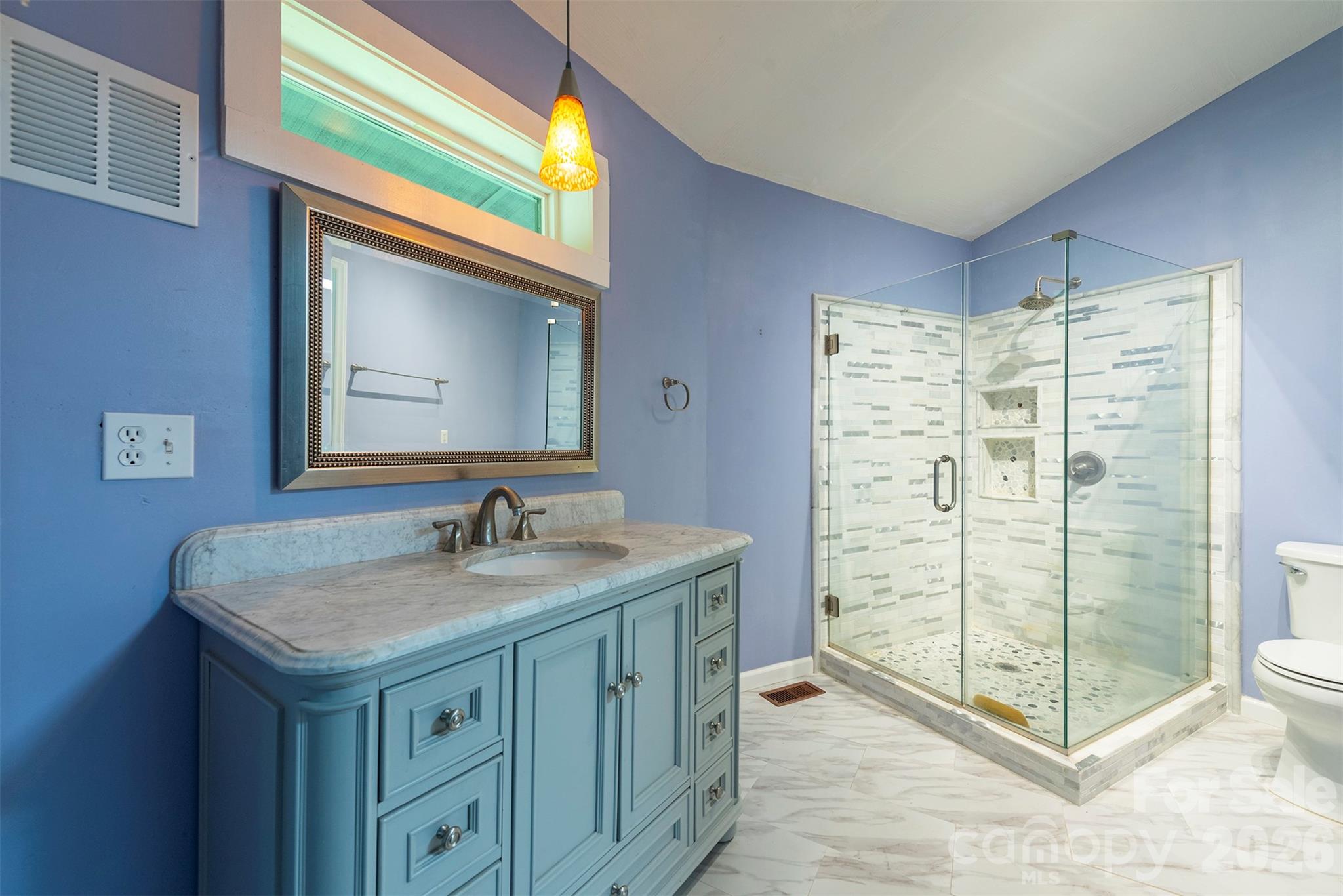 Primary bathroom - 281 Bearwallow Trail, Leicester