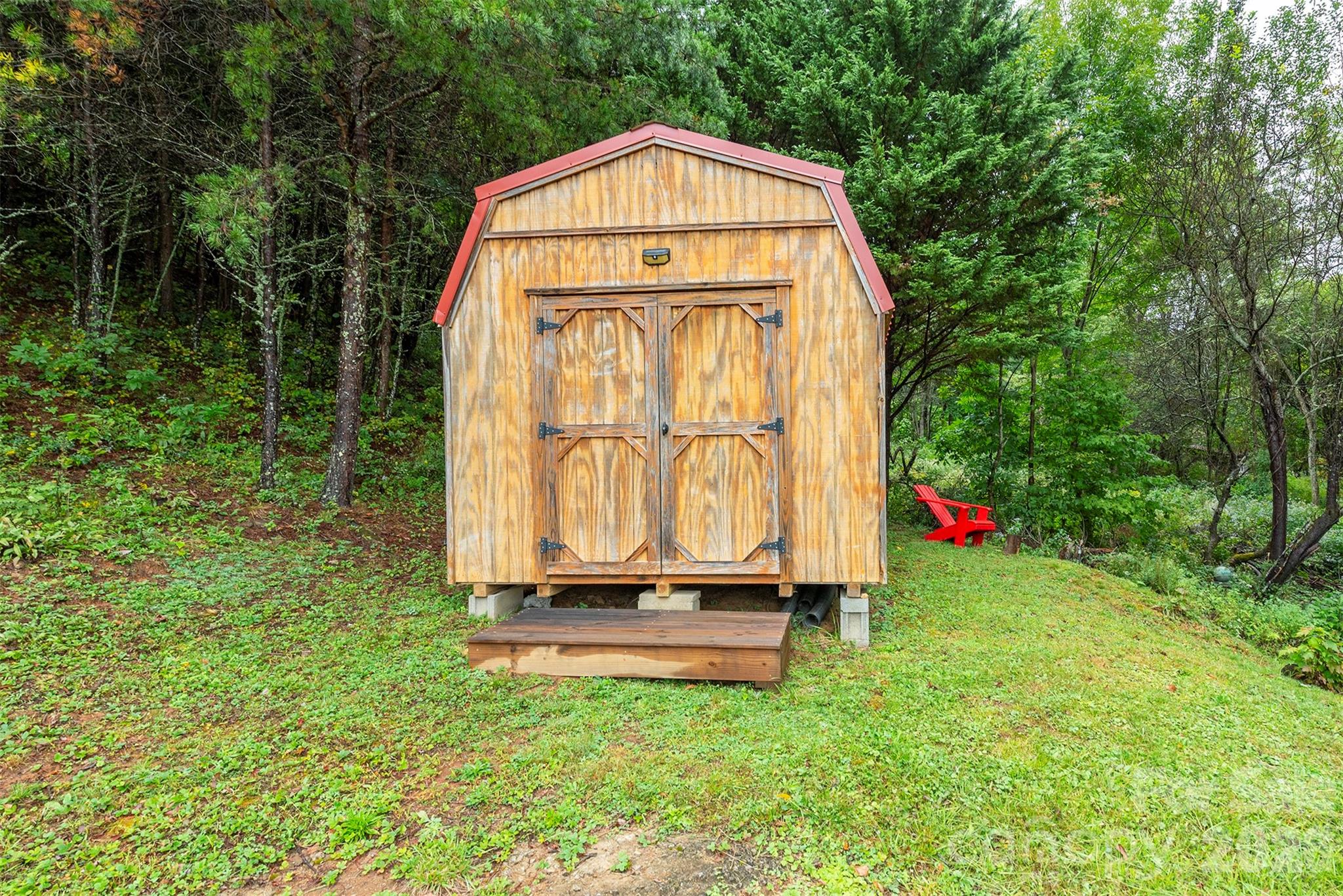 Storage shed - 281 Bearwallow Trail, Leicester