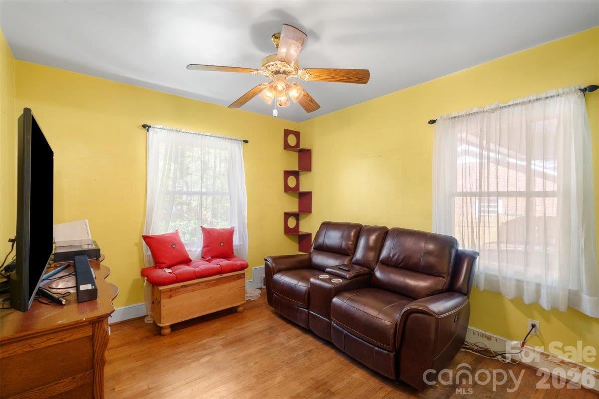 Single Family Residence at 1720 Flynwood Drive, Charlotte, photo 14 of 34