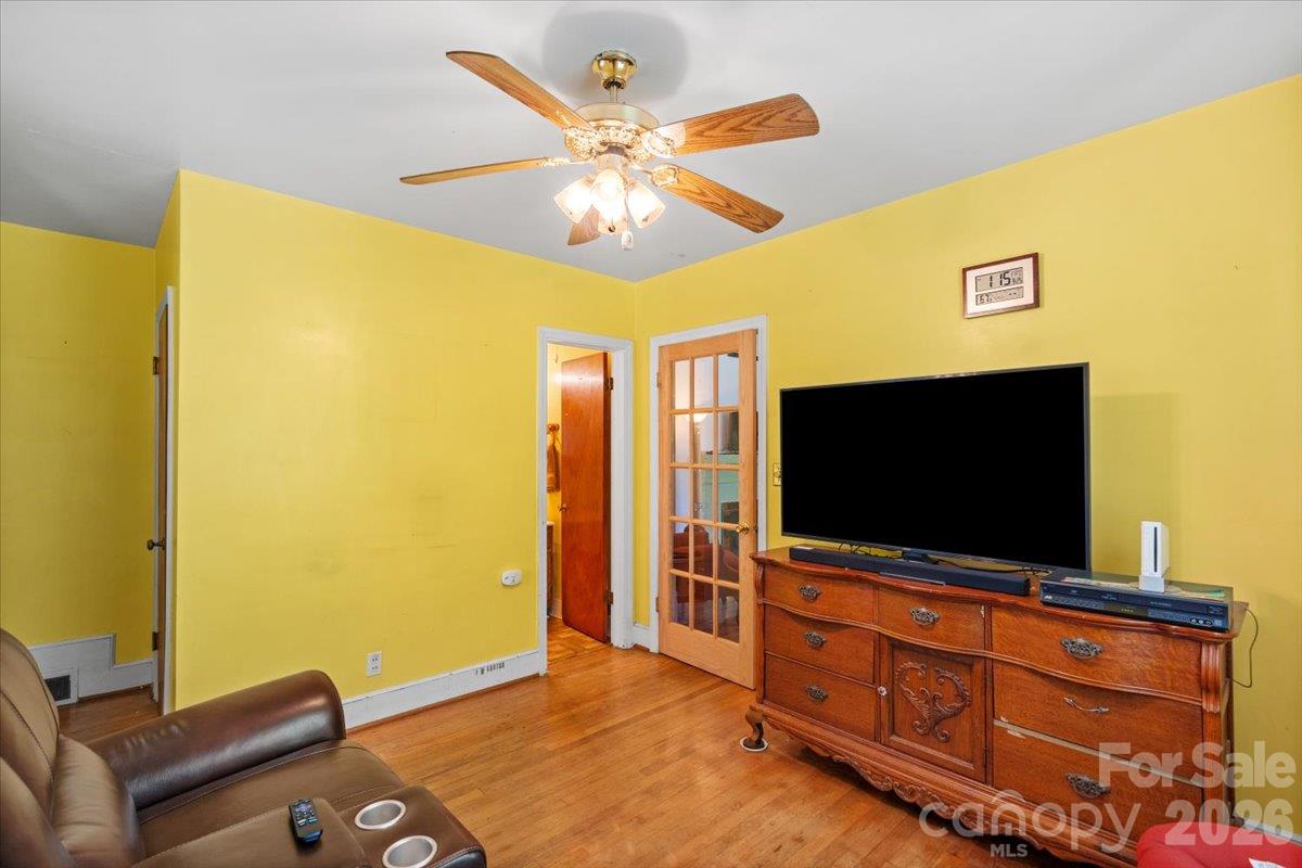 Single Family Residence at 1720 Flynwood Drive, Charlotte, photo 15 of 34
