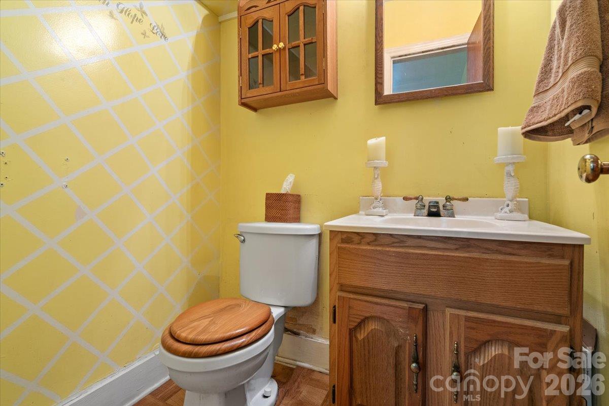 Single Family Residence at 1720 Flynwood Drive, Charlotte, photo 16 of 34