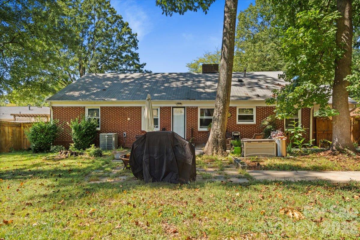 Single Family Residence at 1720 Flynwood Drive, Charlotte, photo 26 of 34