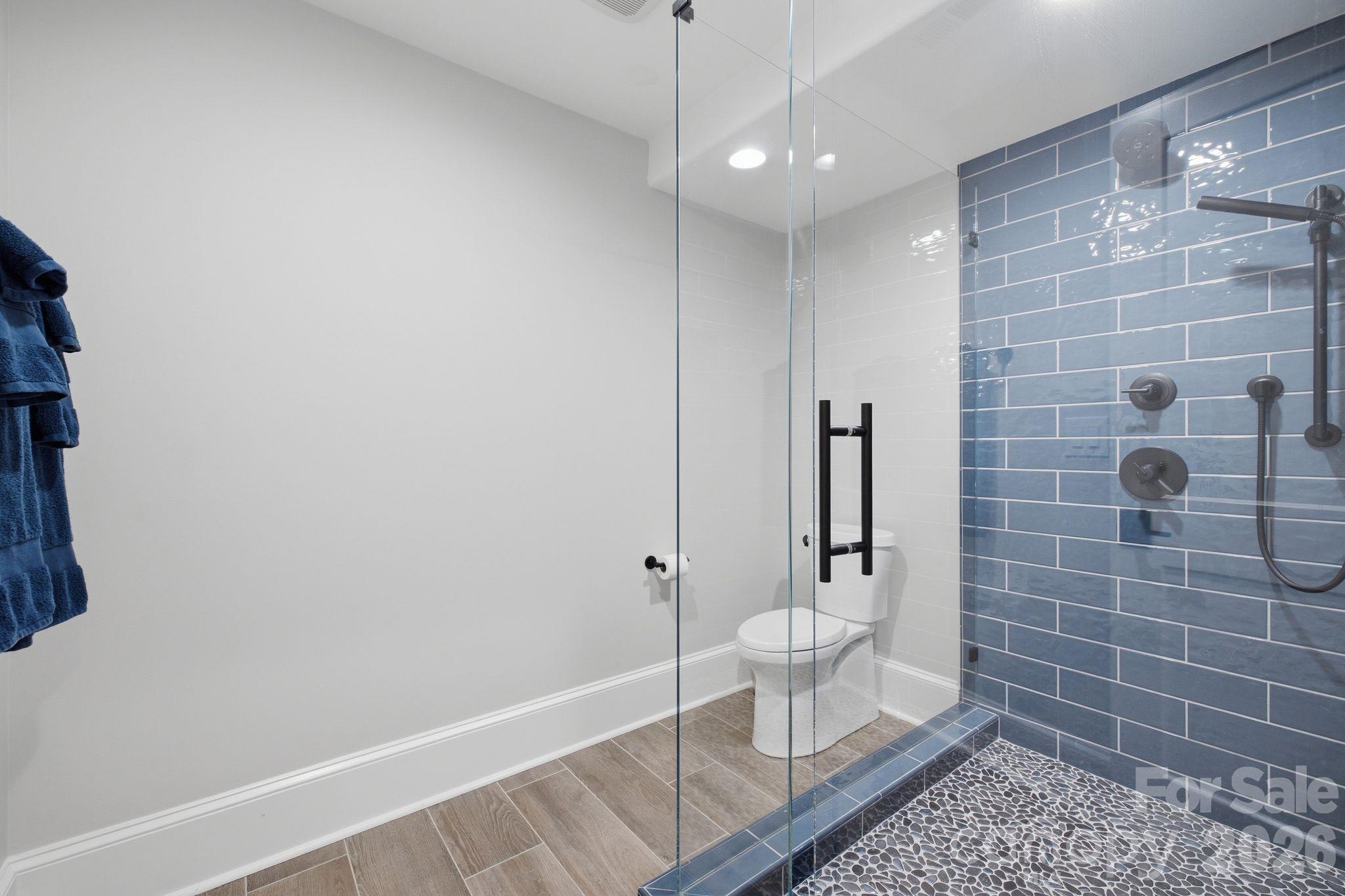 Guest En-suite Two - 112 Birdsong Lane, Mooresville