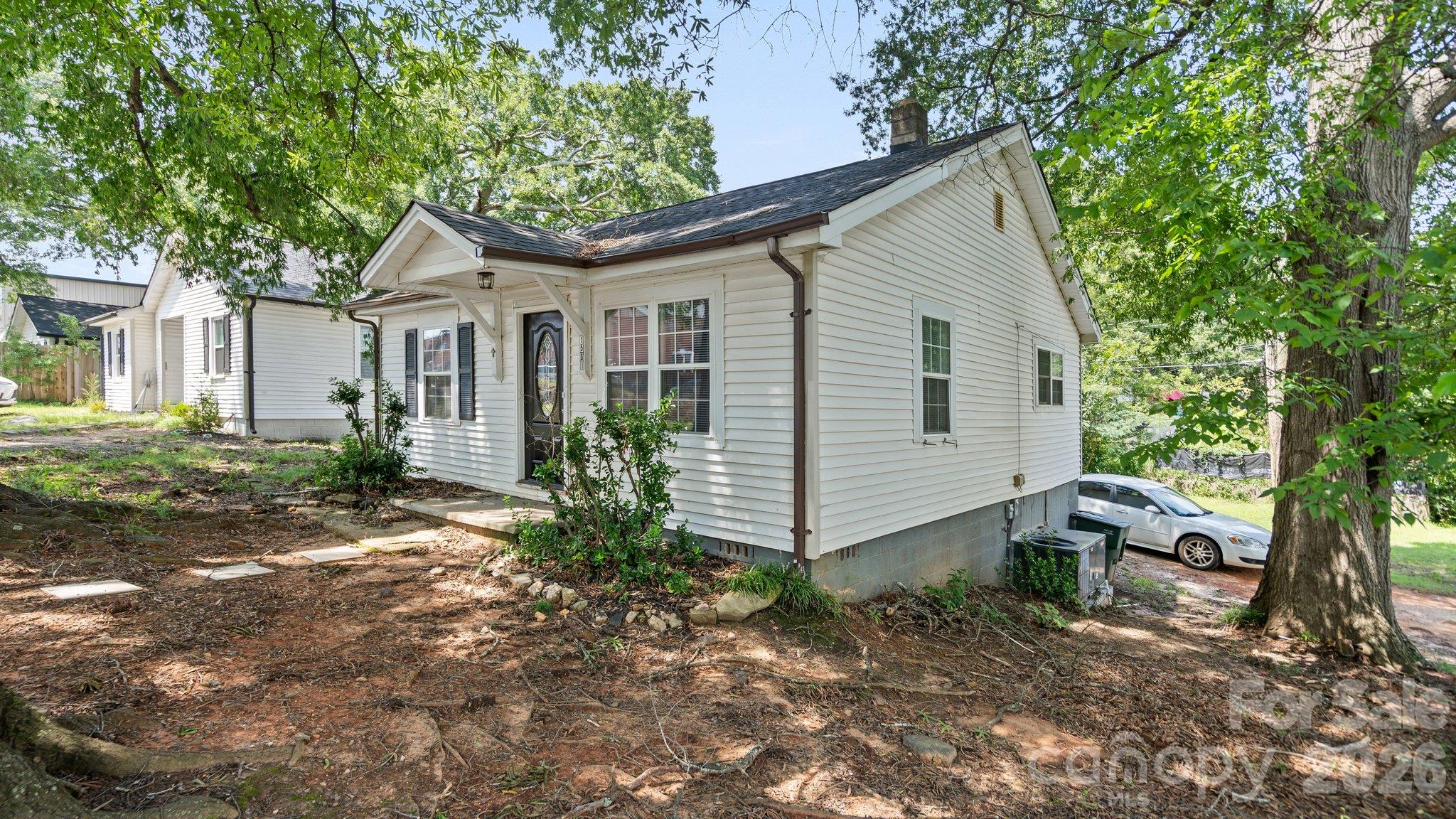 Duplex at 1501 Madison Street, Gastonia, photo 3 of 34